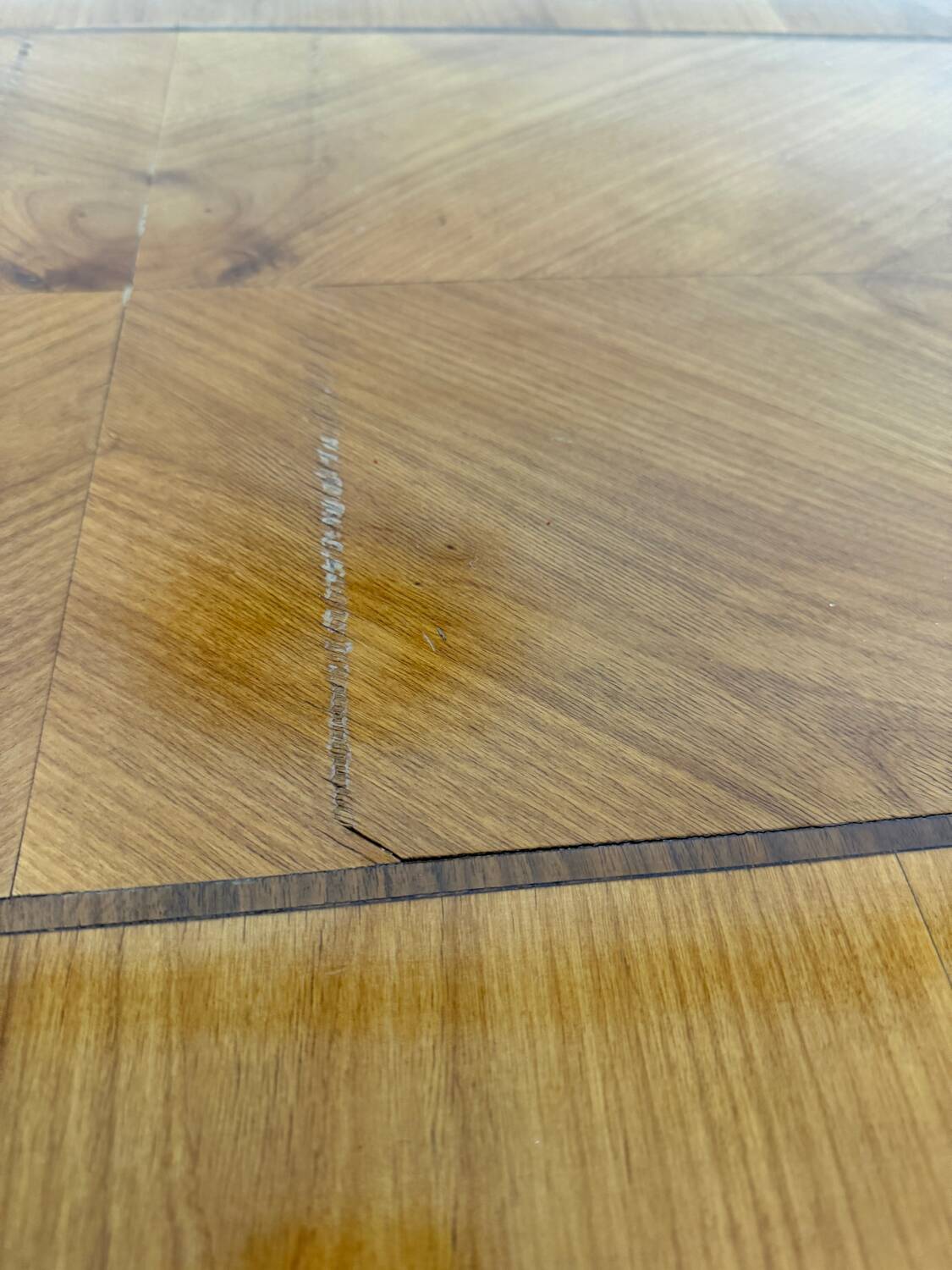 Antique marquetry chest of drawers from the transition period at the end of the 18th century, with 3 wooden drawers.