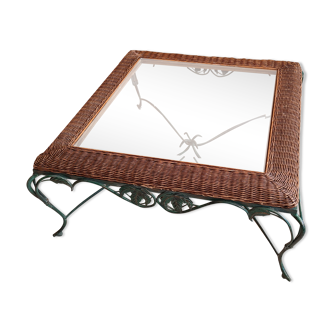 Coffee table in wrought iron, rattan and glass