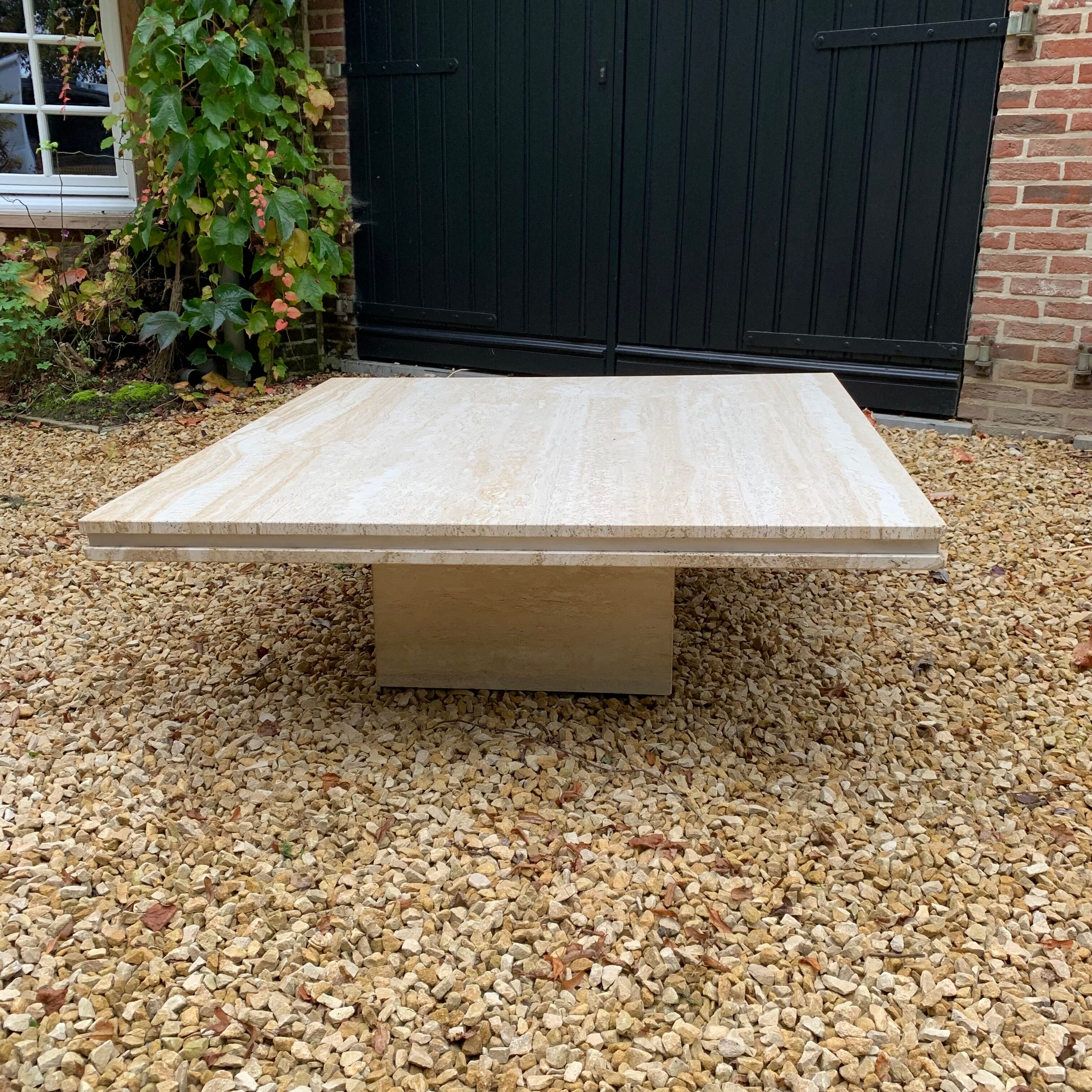 Table basse en travertin 115x115 cm