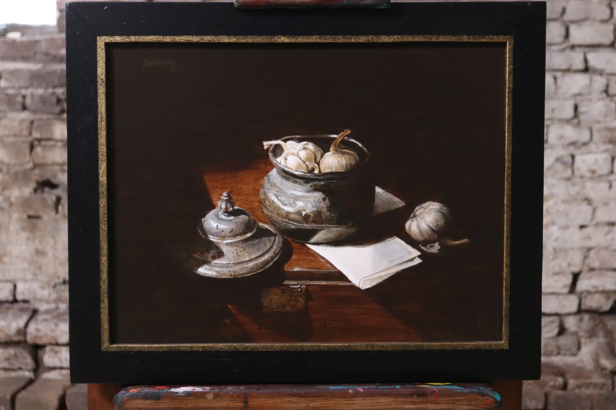 Still life with pewter pot and garlic – Marjolein van den Berg, c. 2011