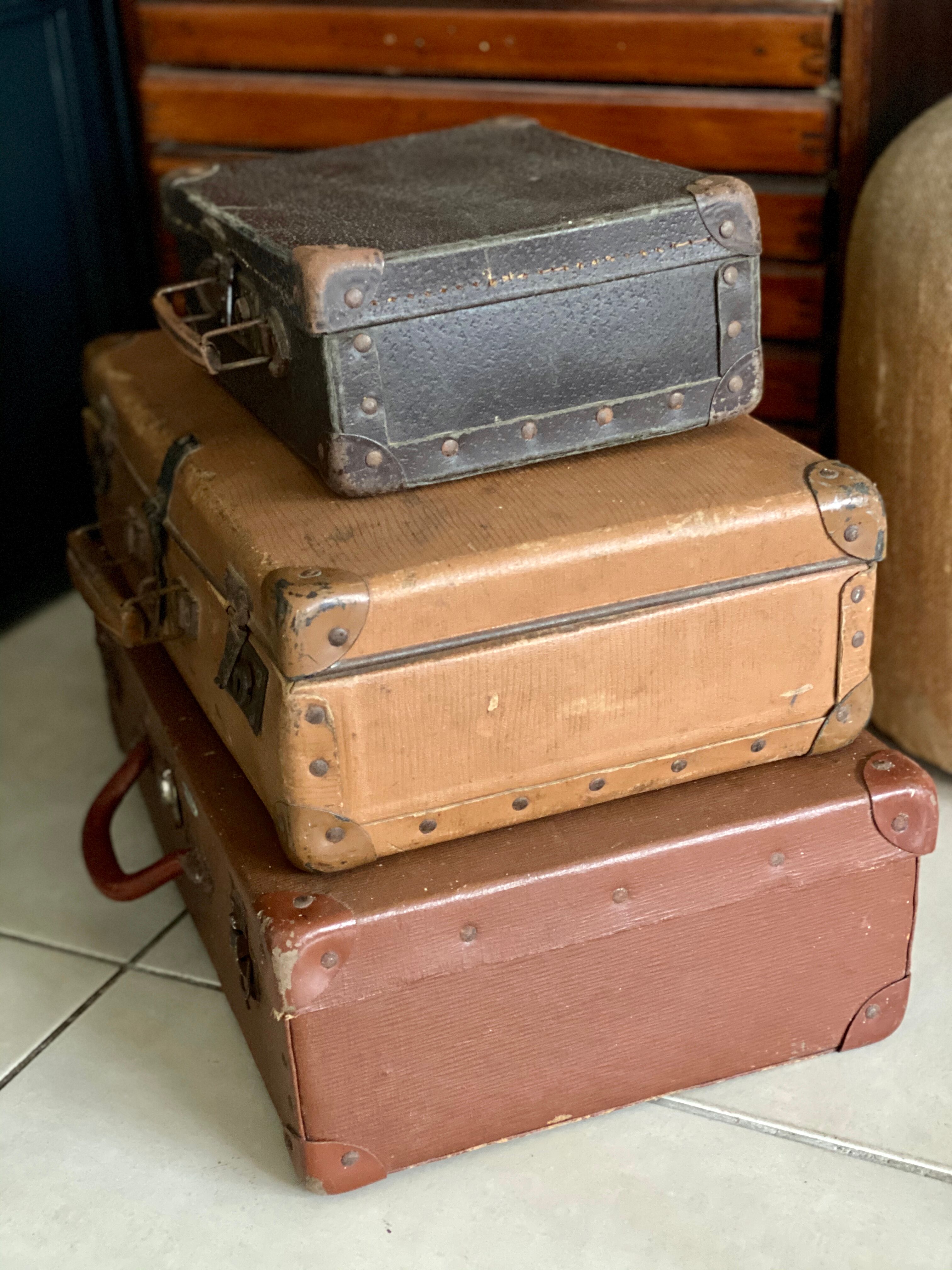 Lot of 3 vintage suitcases