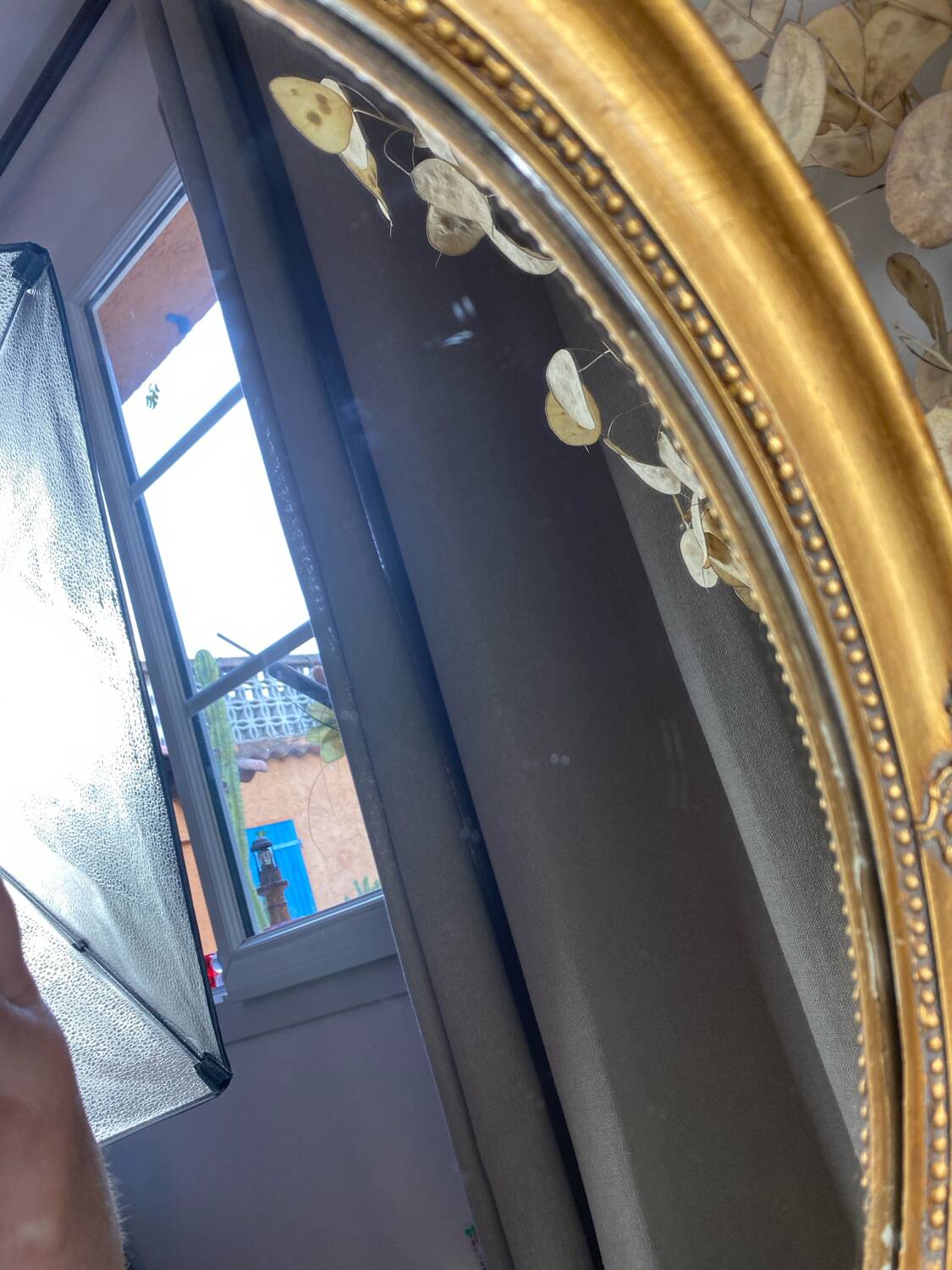 Oval-shaped gilded wooden mirror