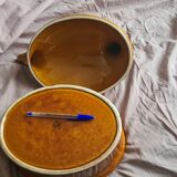 Let's make porcelain in very good condition. 18x22x10cm base (without the lid)
