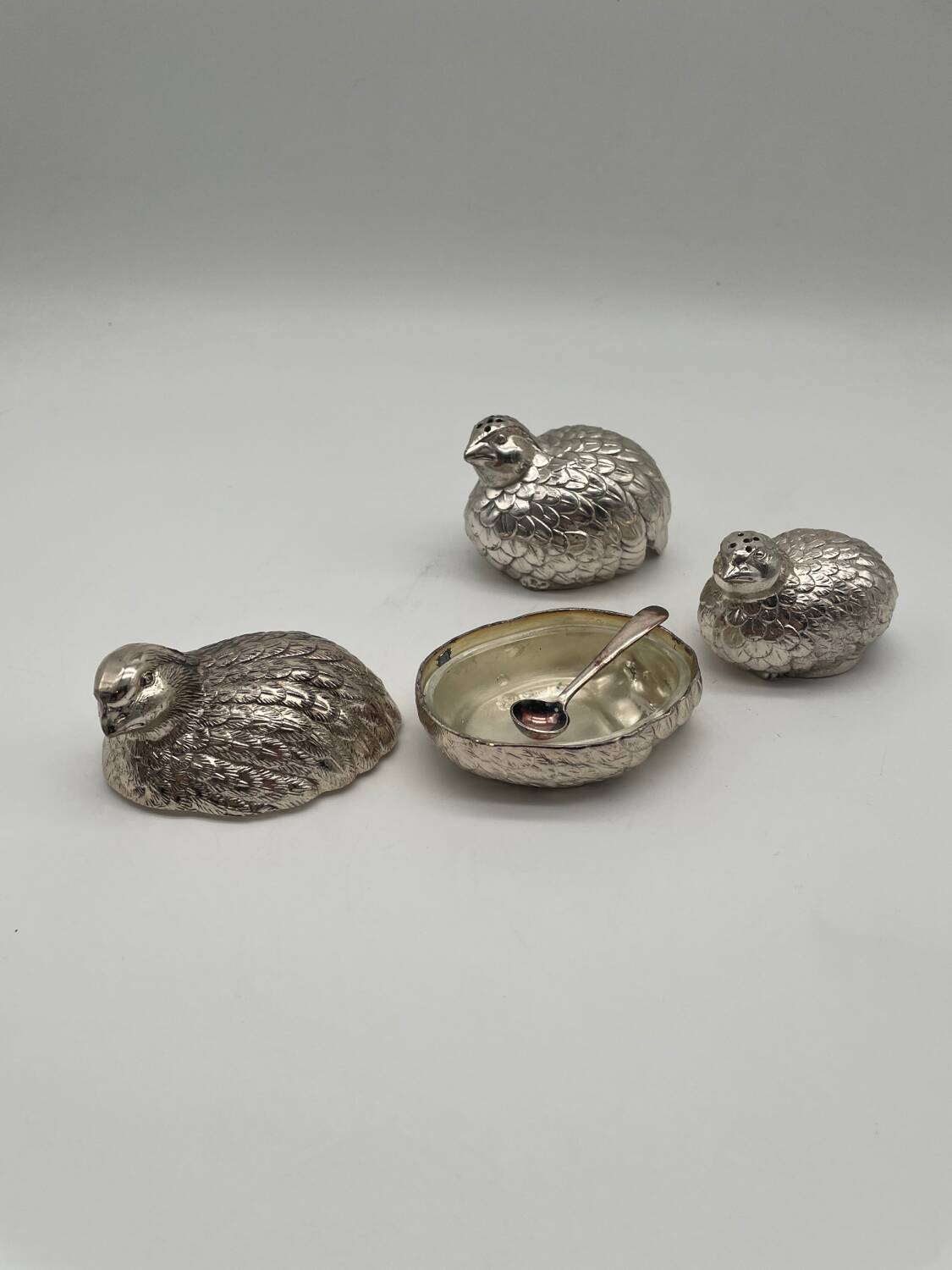 Salt shaker pepper and mustard bird in silver metal Gucci style