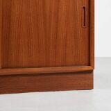 Midcentury Danish lowboard in teak with 2 sliding doors by Hundevad 1960s - 108cm