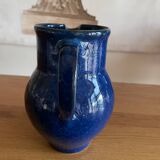 Pichet en céramique bleu signé Laboute
