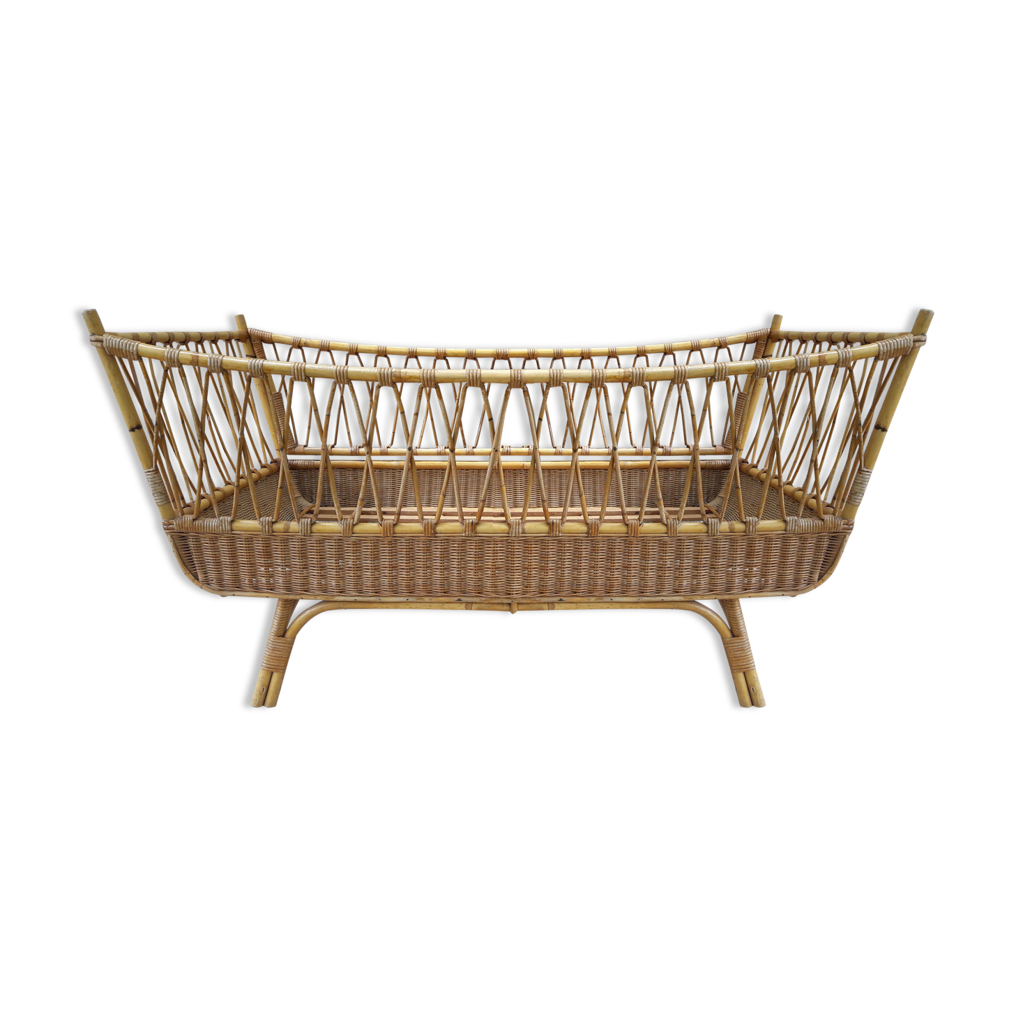 Baby rattan bed