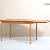 Extendable teak table