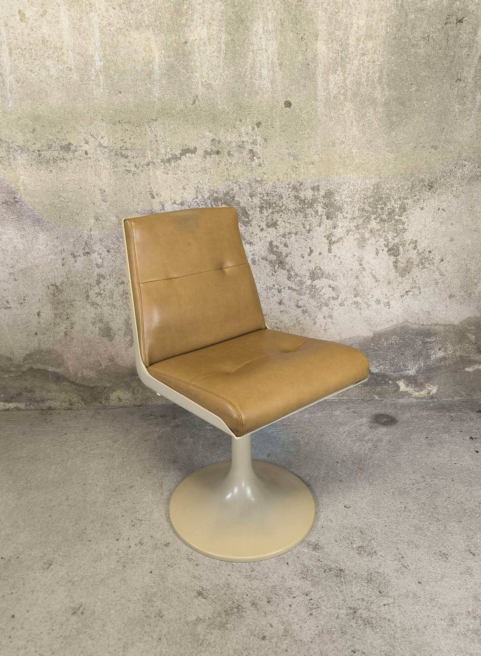 Vintage tulip leg chair.