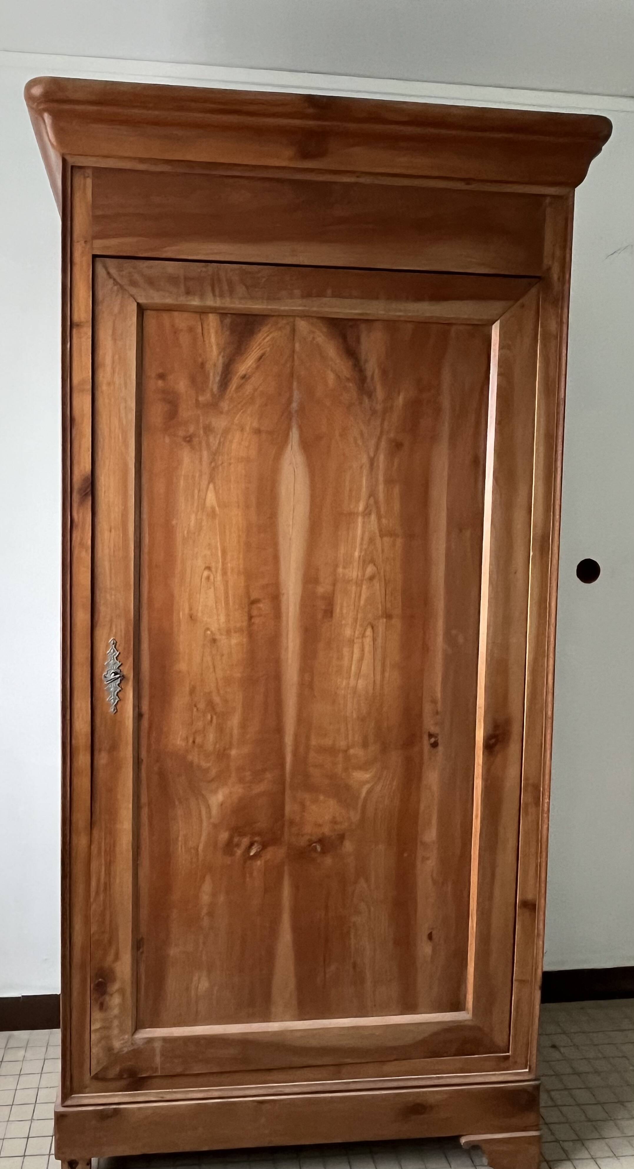 cherry wood bonnetière