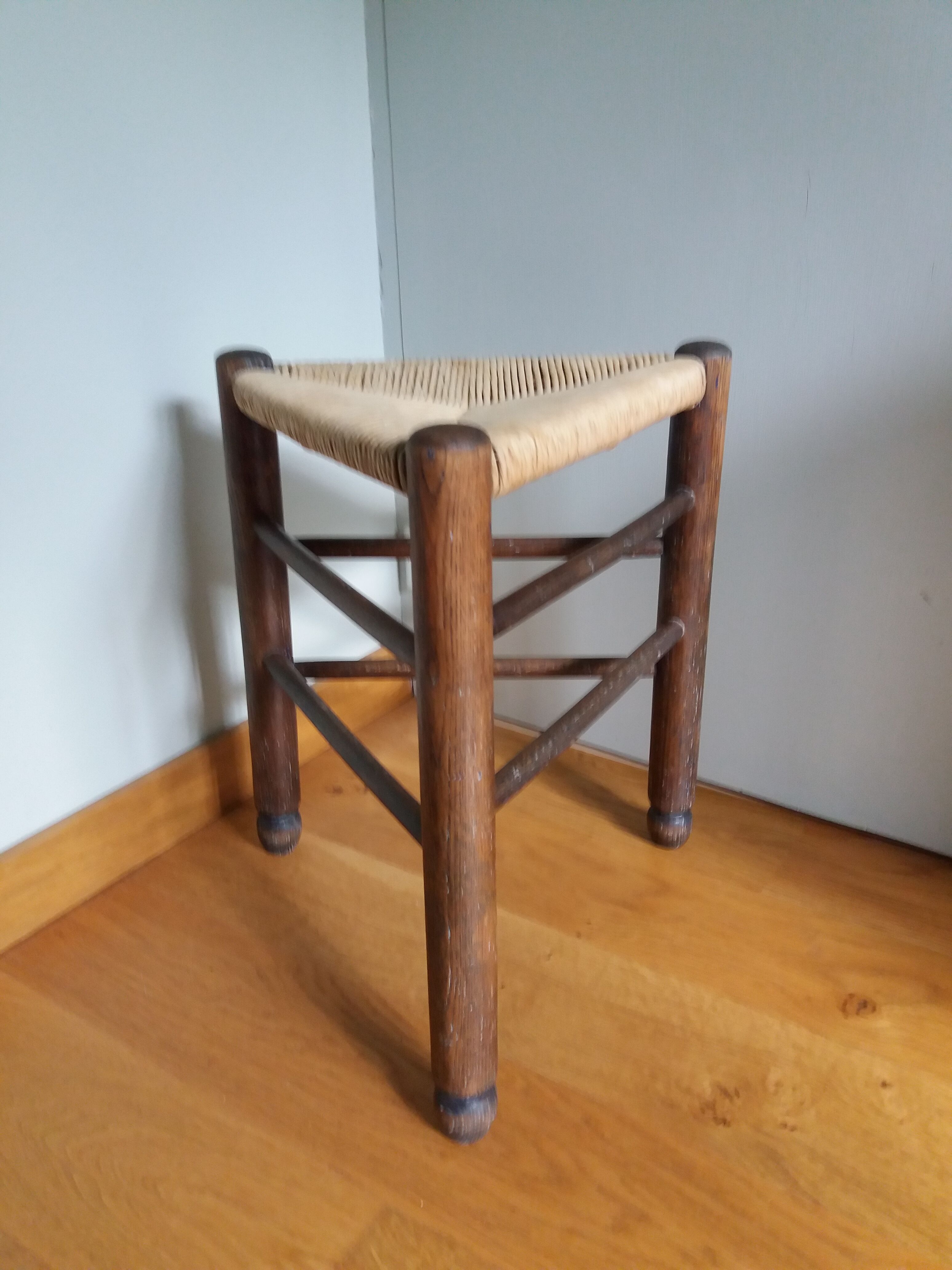 Mulched tripod stool