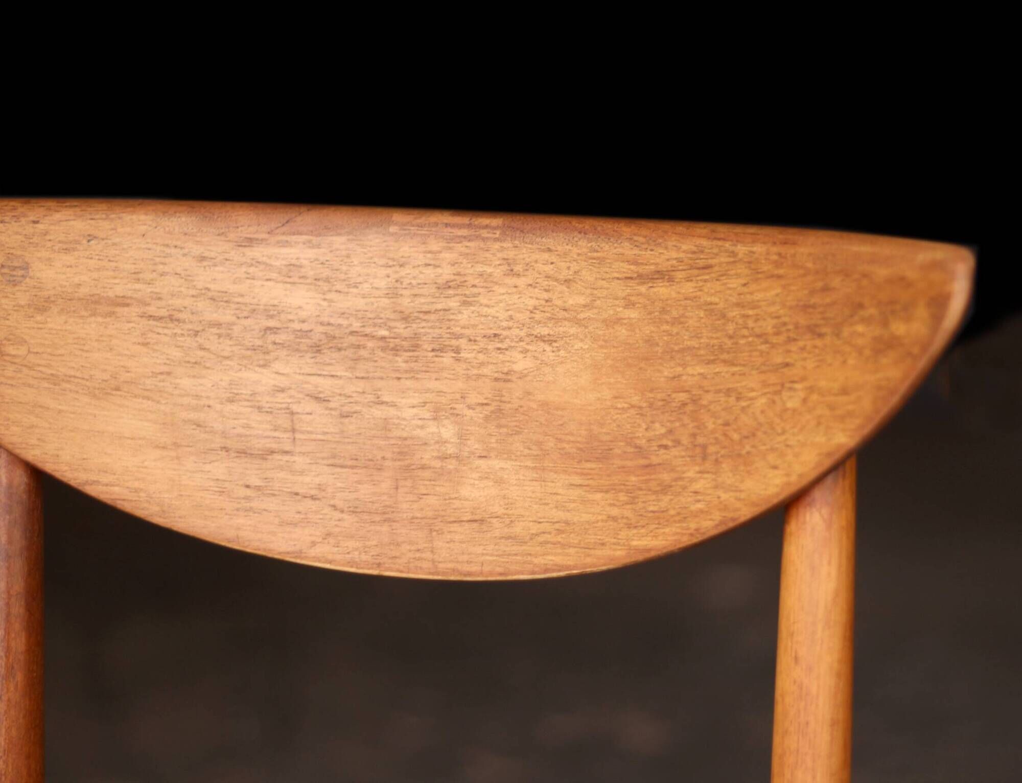 Succession LACOSTE : chaise scandinave par Peter Hvidt (1950s)