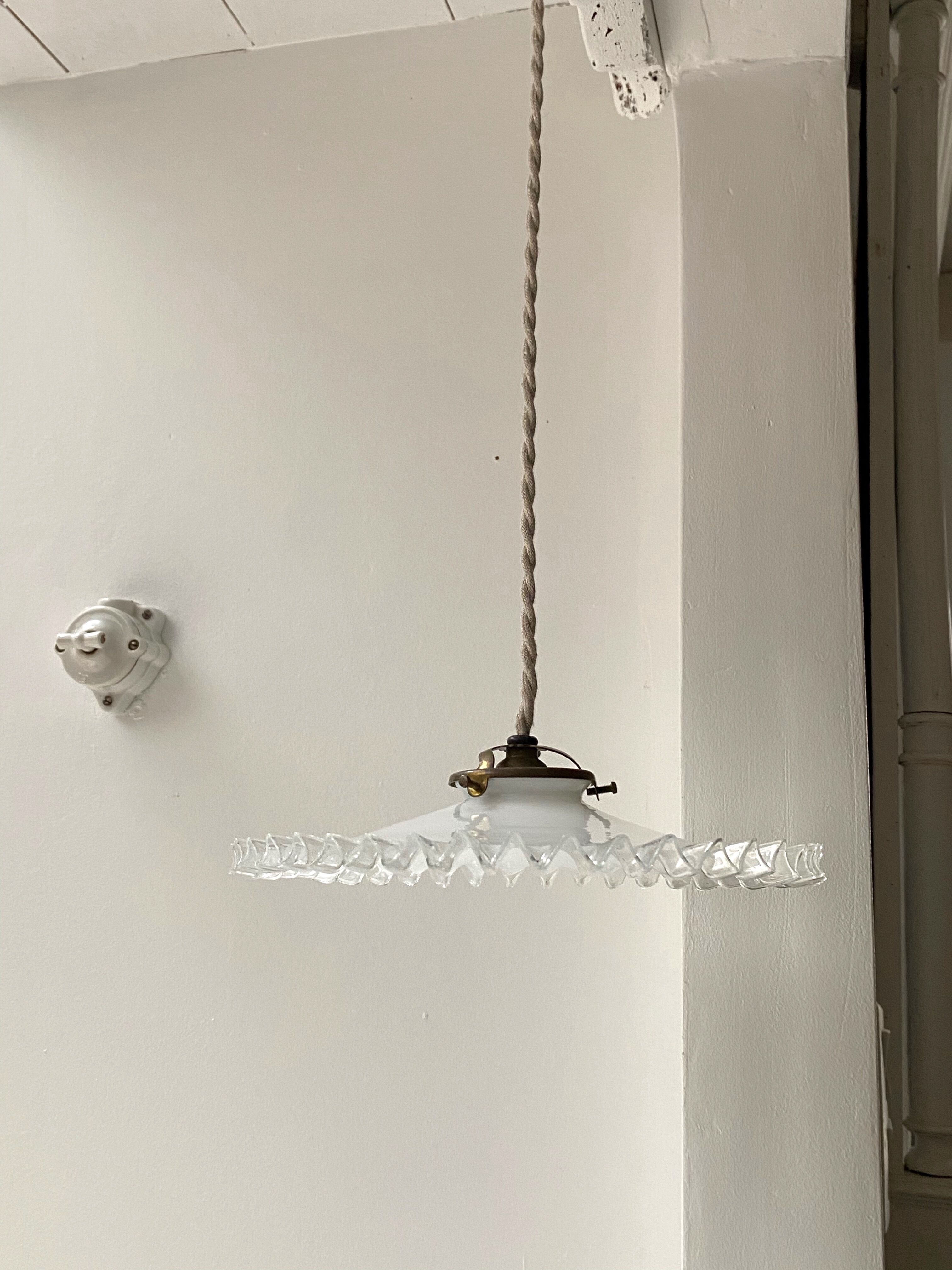 White opaline suspension