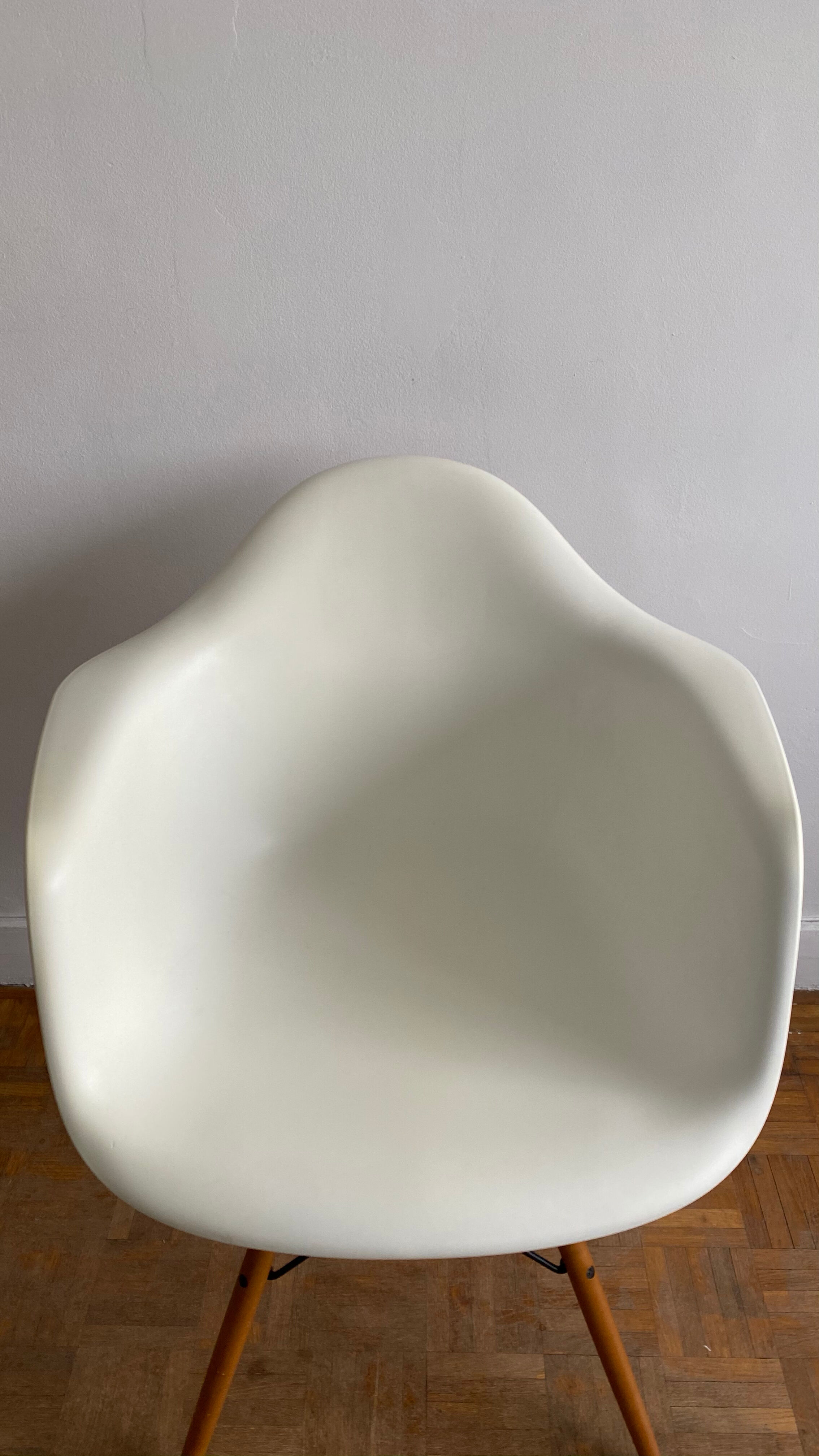 Eames Plastic Armchair DAW