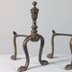 Paire de chenets en laiton au design zoomorphe vintage.