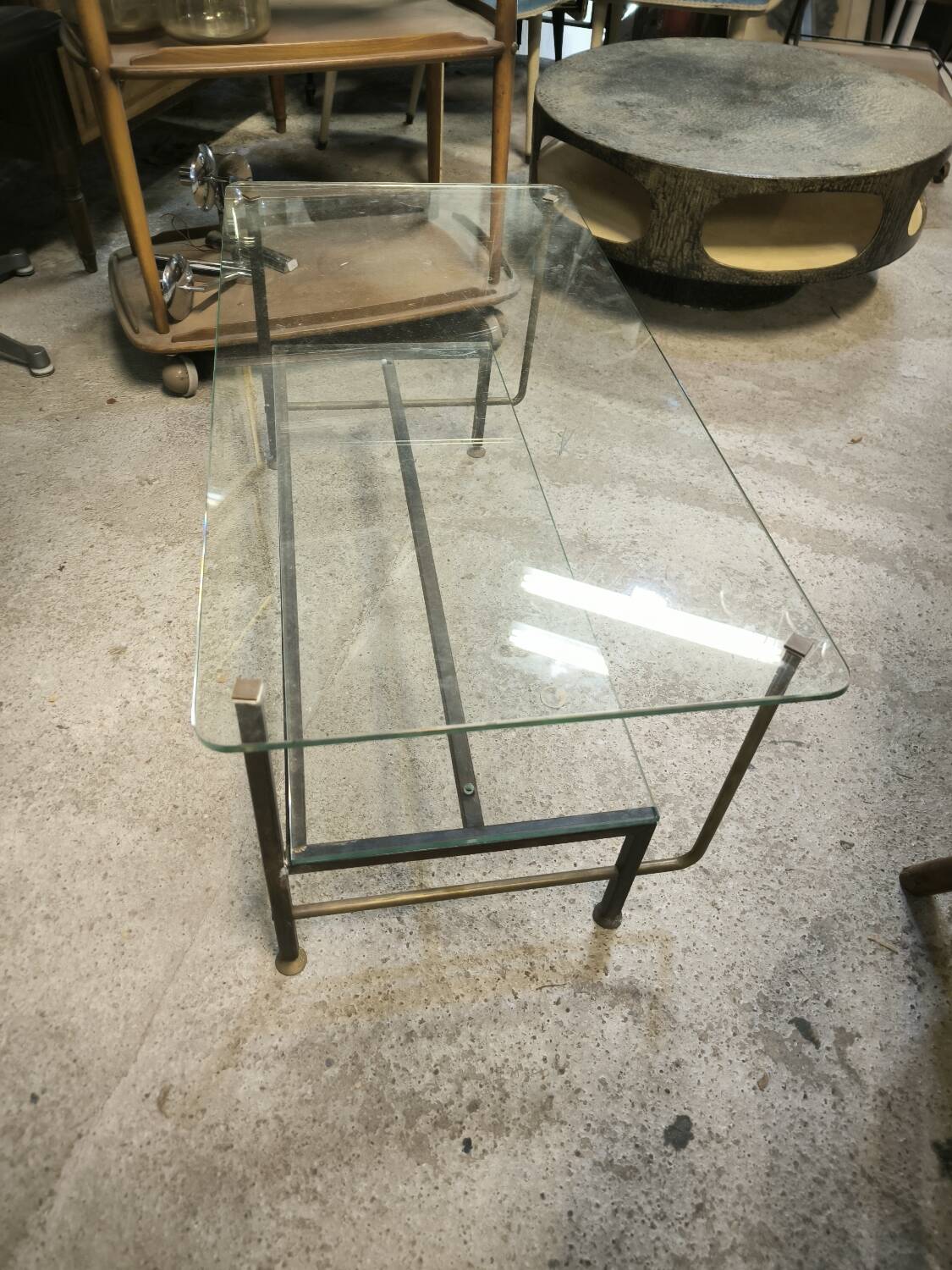 Double-tier coffee table in steel and bronze as well as glass