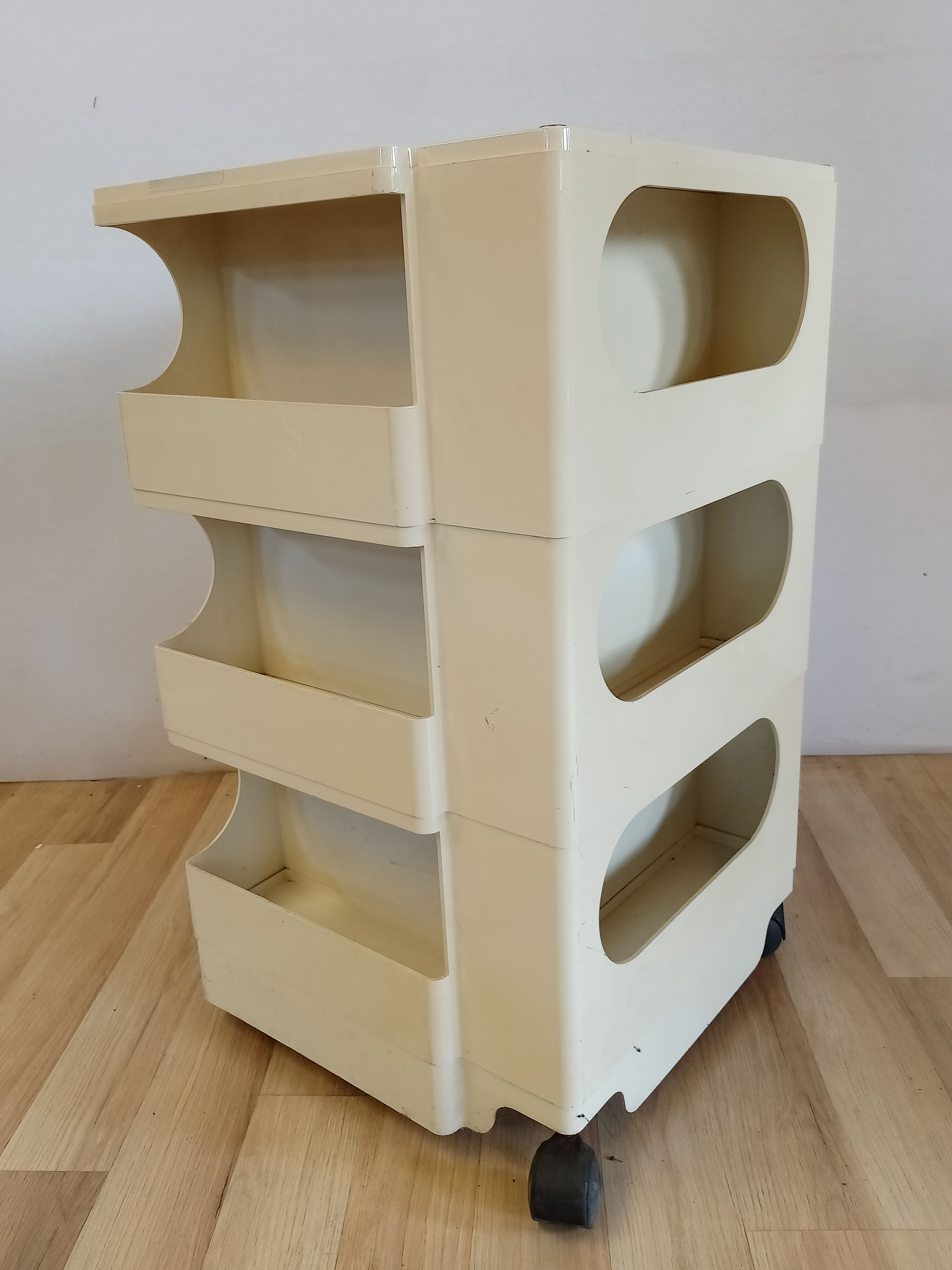 Service "Boby" design Joe Colombo