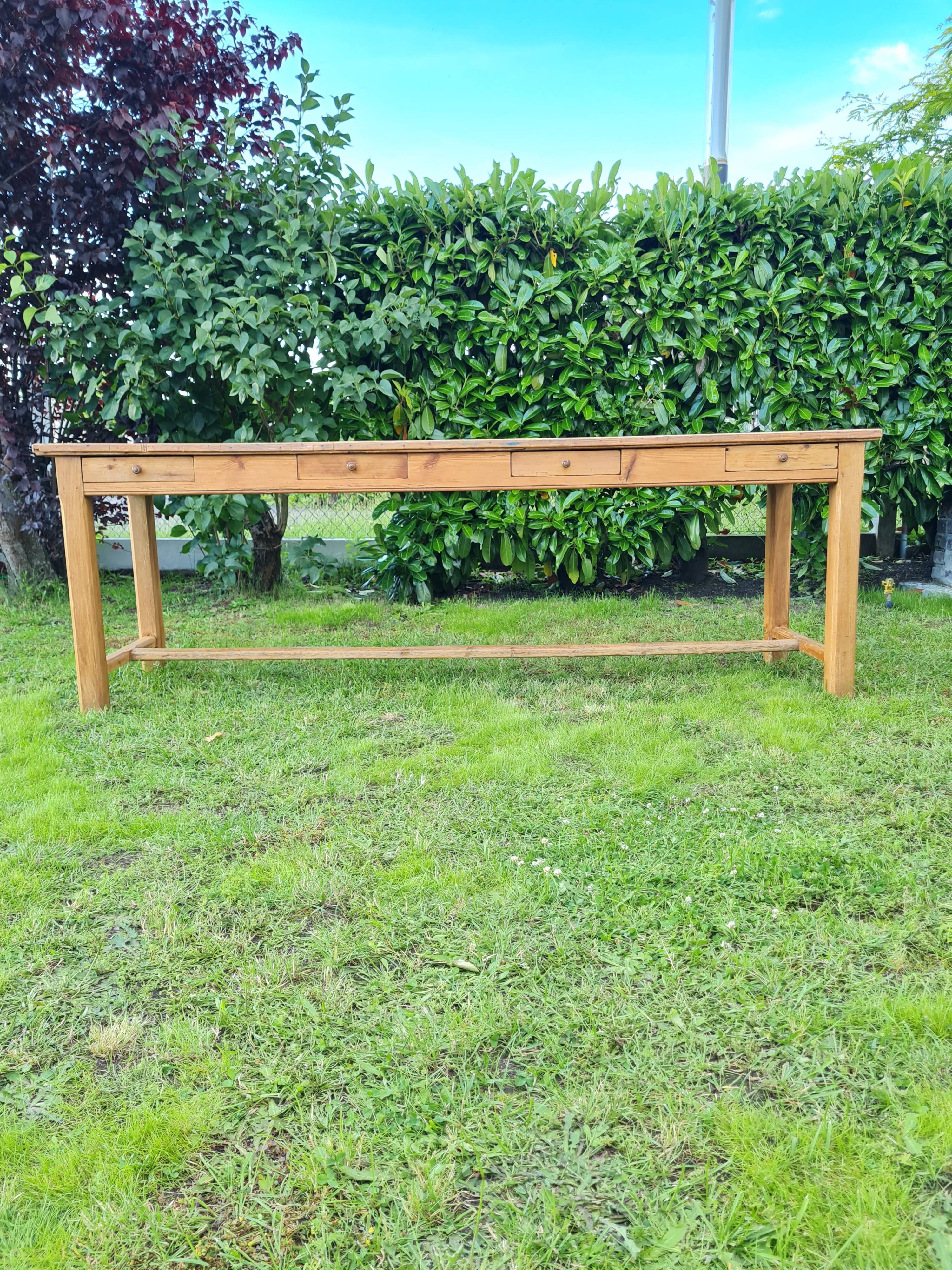Farm table