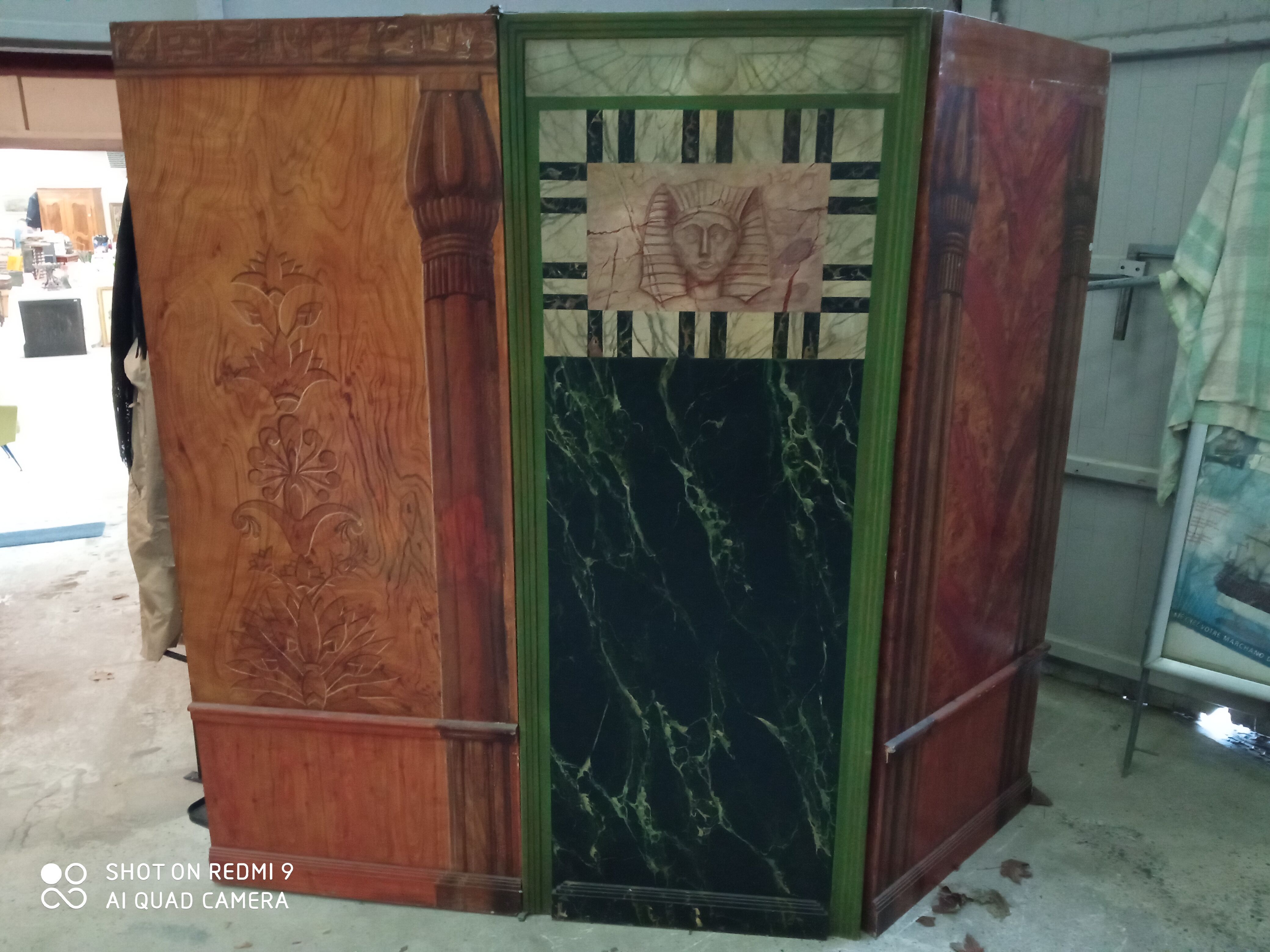 Trompe l'oeil screen