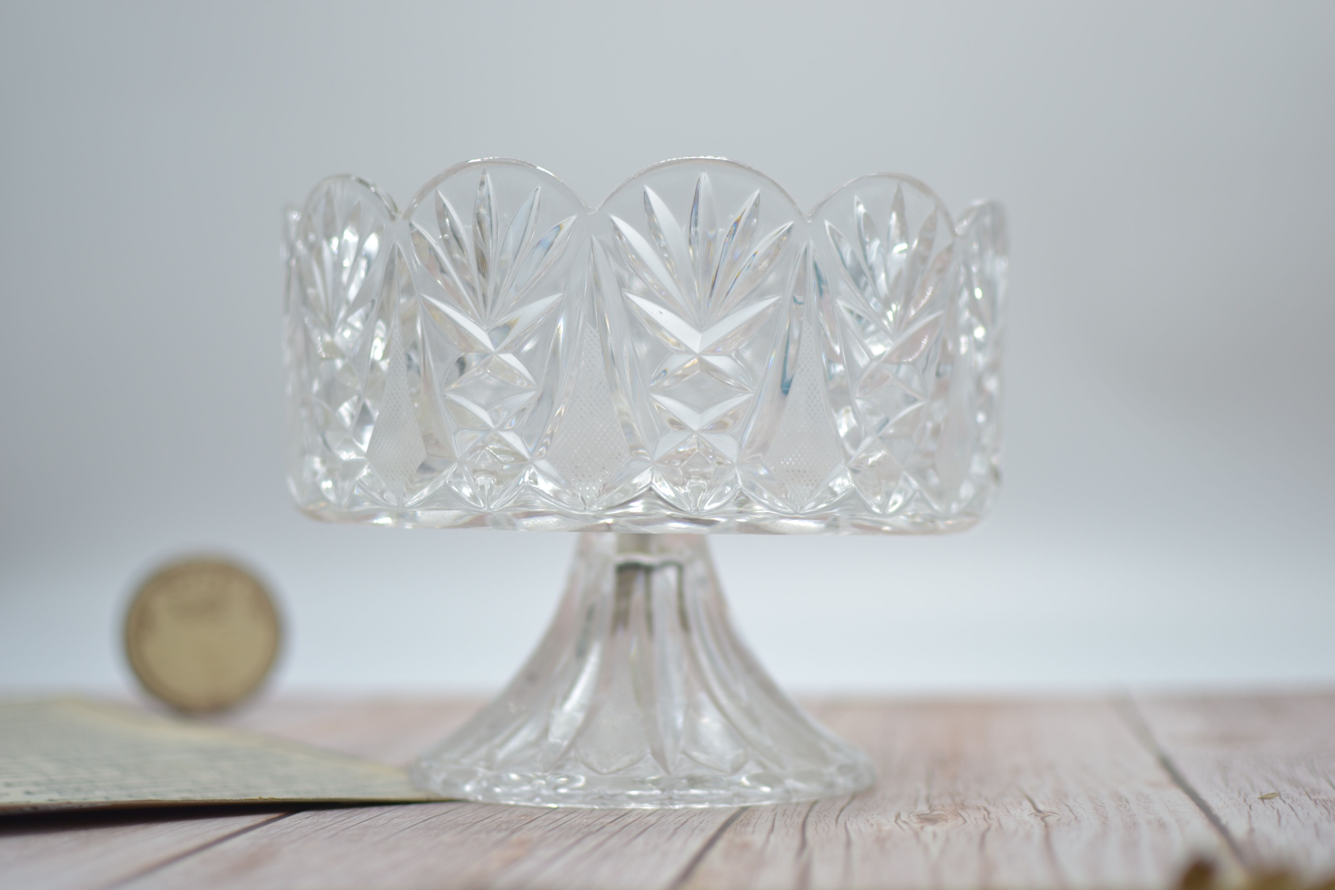 Crystal fruit cup with rounded edges
