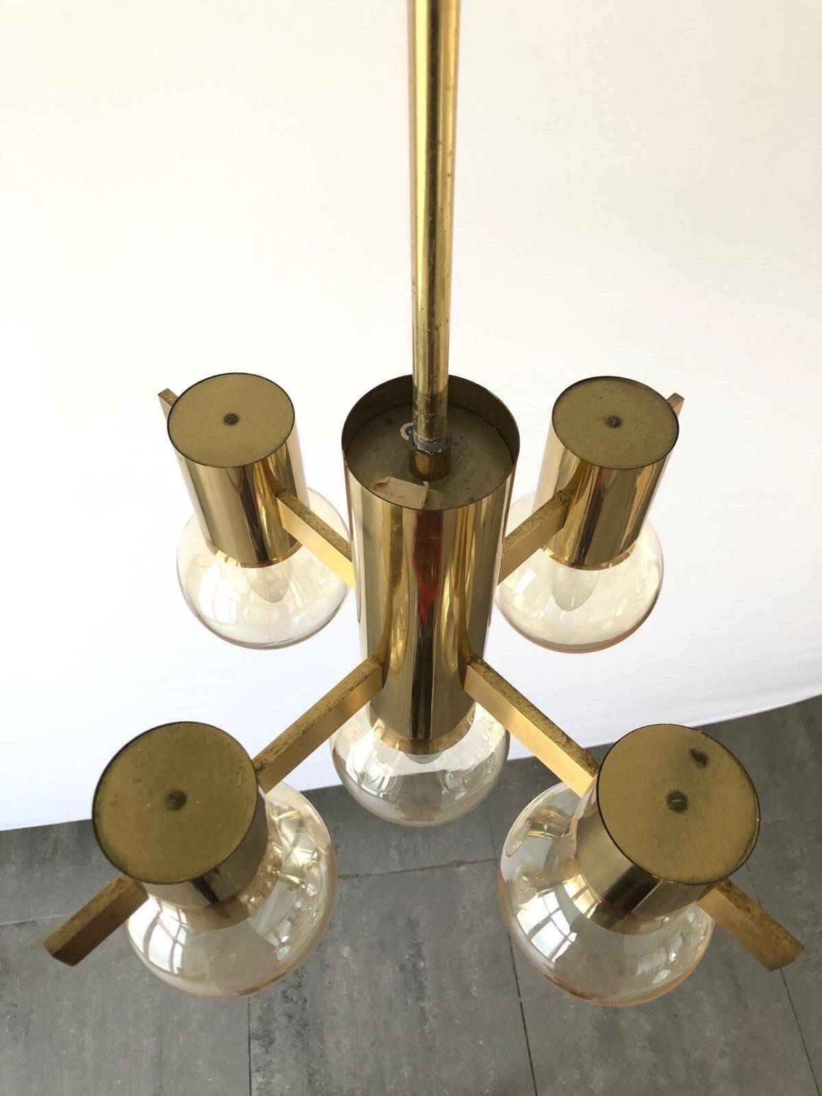 Lustre en laiton et verre fumé attr. H. Agnes Jacobsson, années 1960, Suède