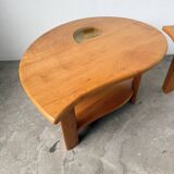 Tables basses en orme formant une goutte