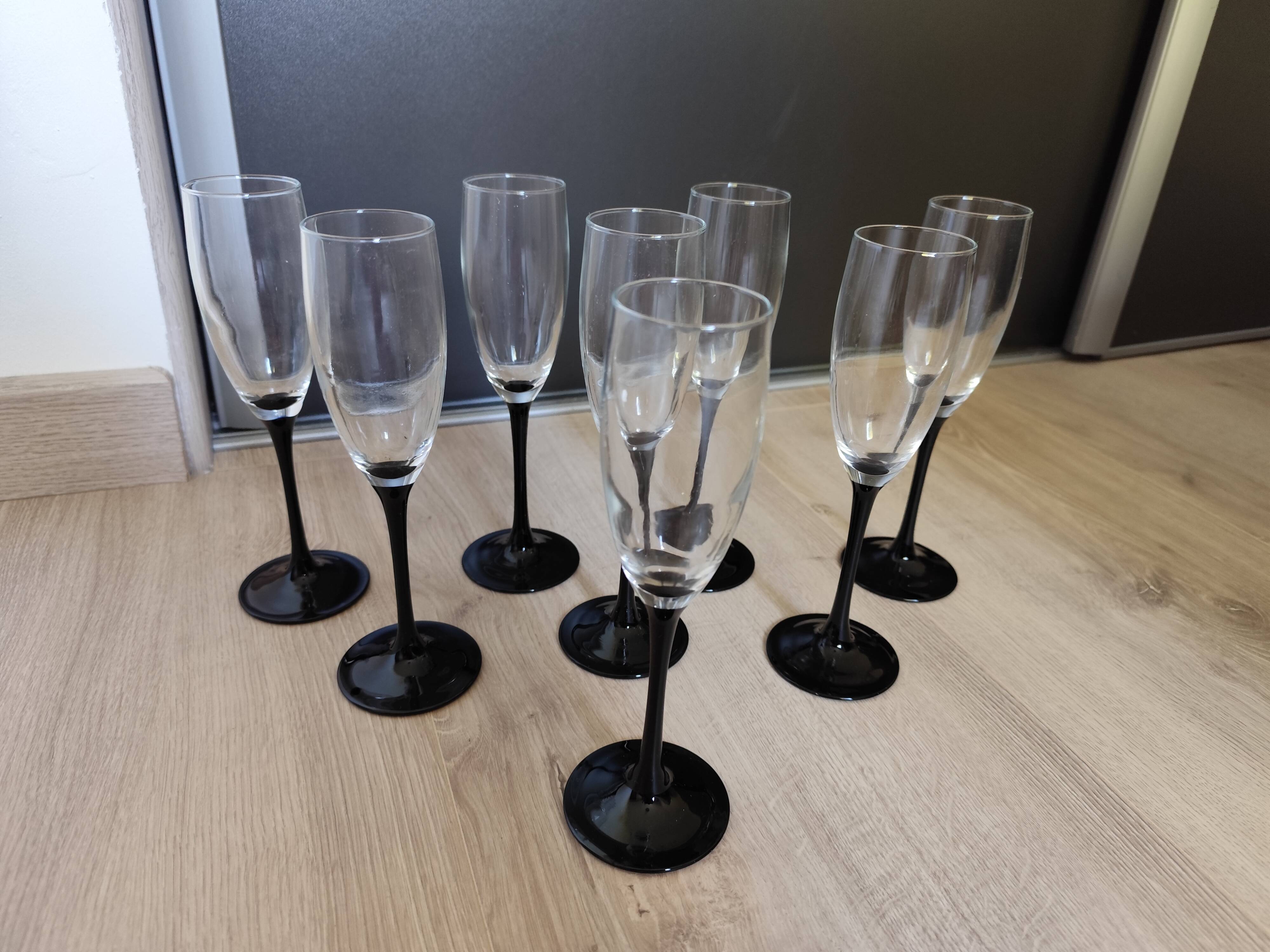 8 Luminarc champagne flutes from the 70s