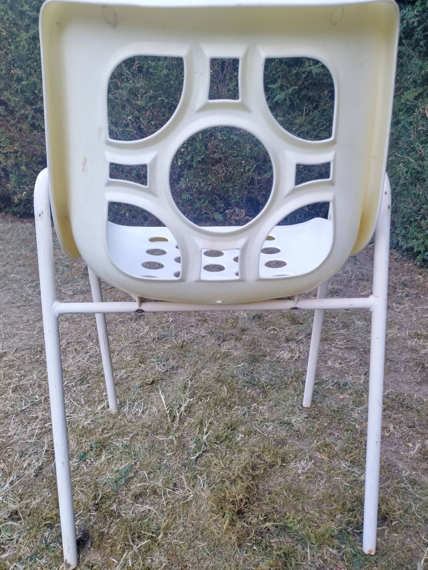 Set of 4 identical Space Age White Garden Chairs from the 70s