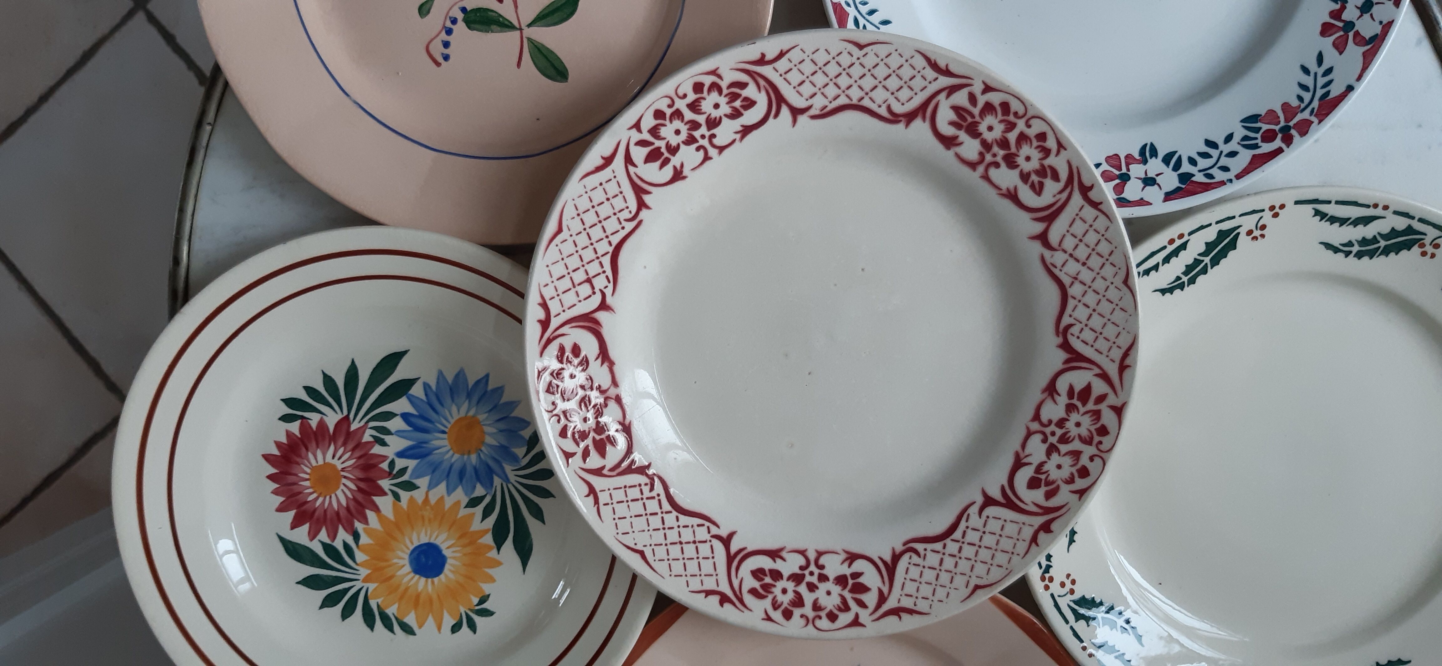 Set of 6 flat plates mismatched Digoin, Sarreguemines, Choisy le roi and Luneville