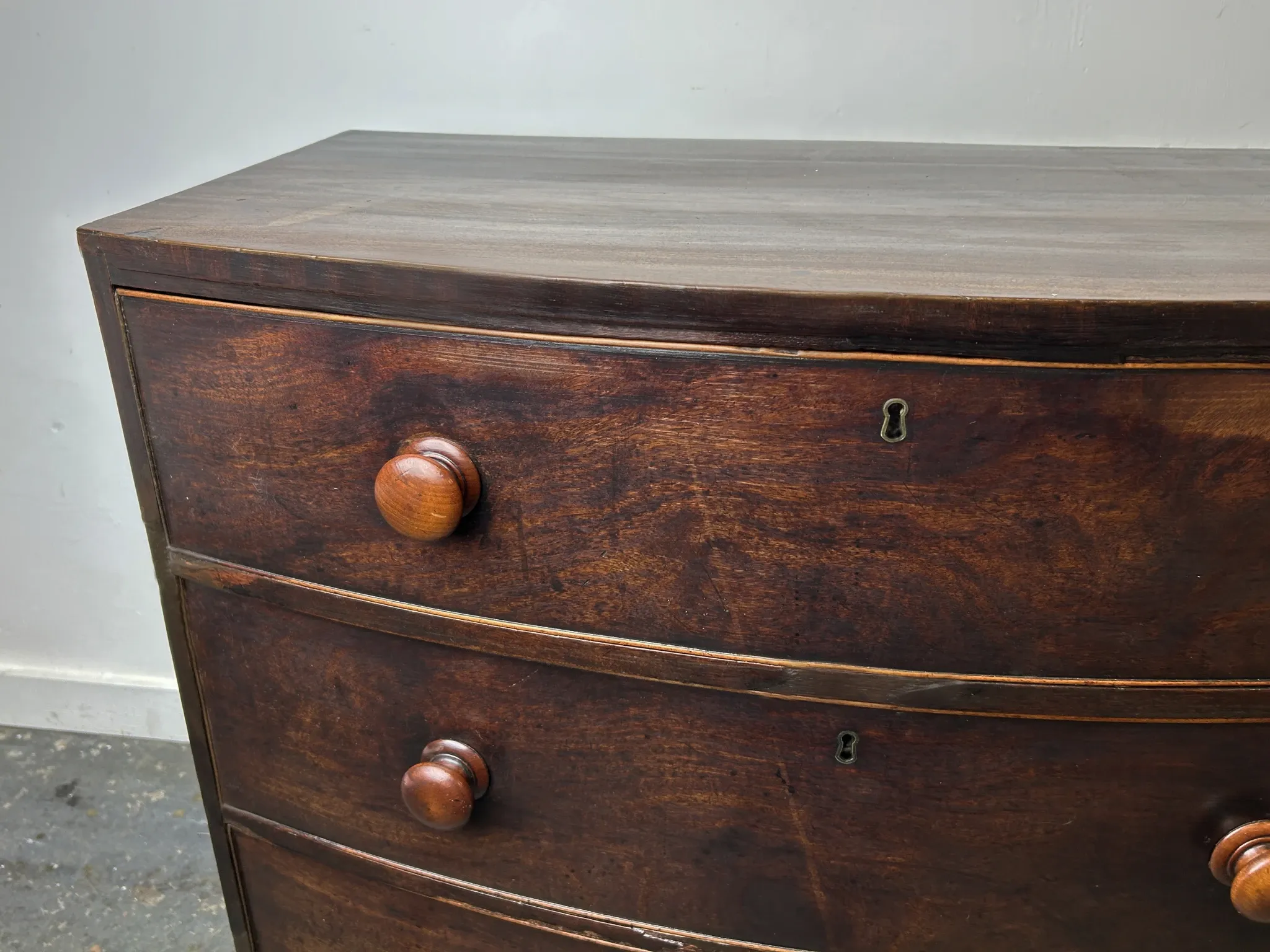 Antique Mahogany Bow Front Chest of 3 Drawers Georgian c1800-1830 Splay Fee