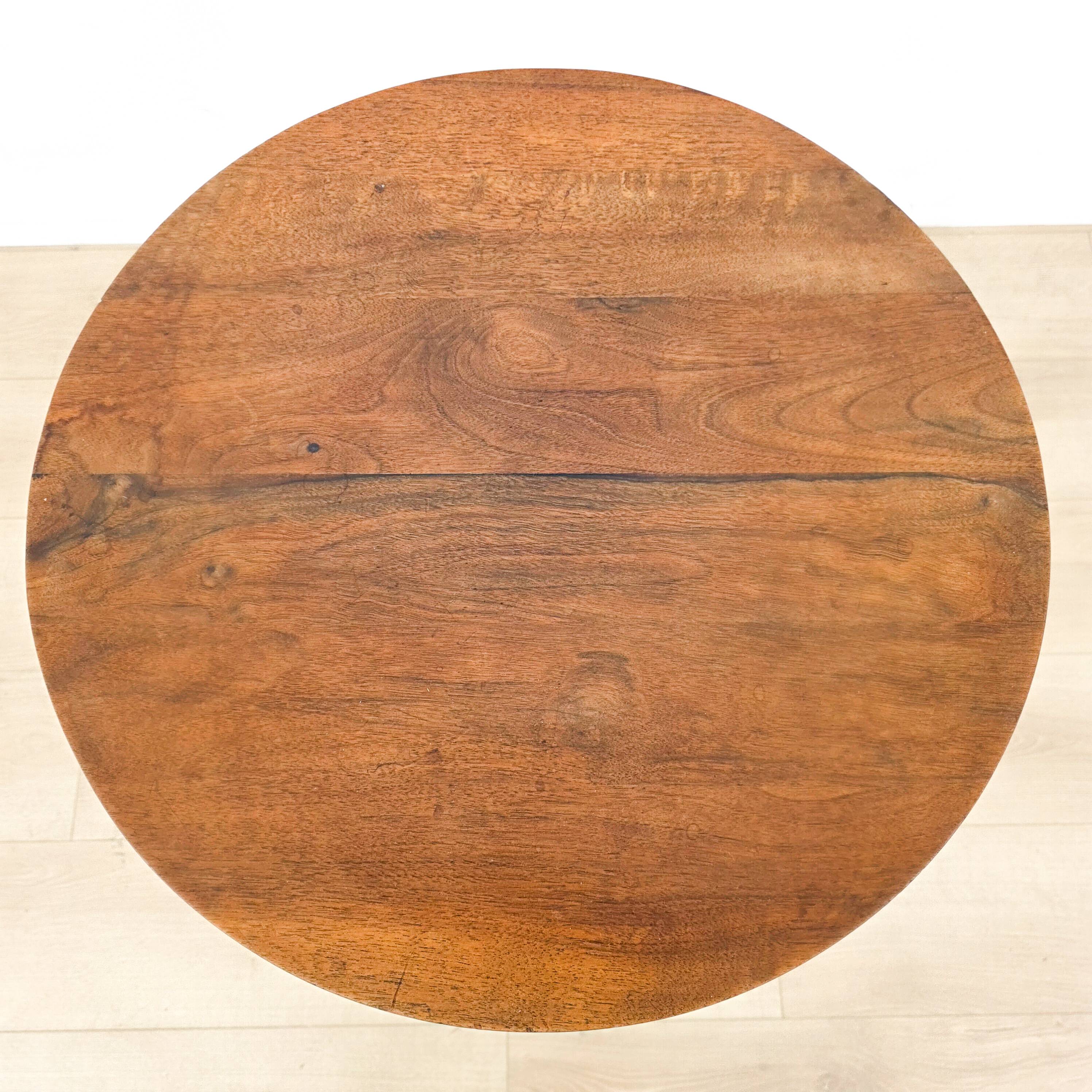 Side table / accent table in carved wood – Art Deco 1930