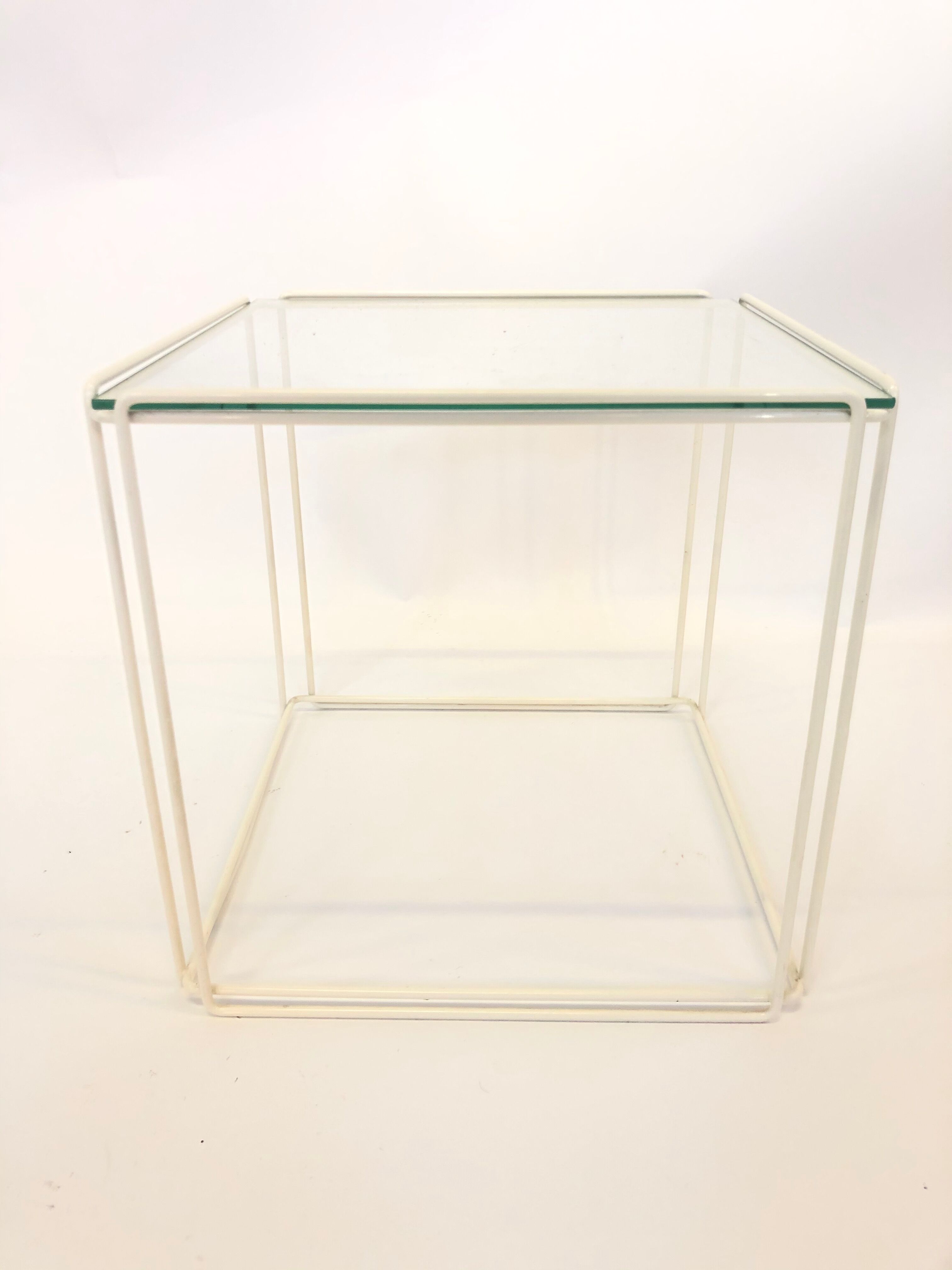 Tables design Max Sauze éditées par Isocèle