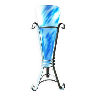 Vase opaline bleu  marbré  sur socle métal