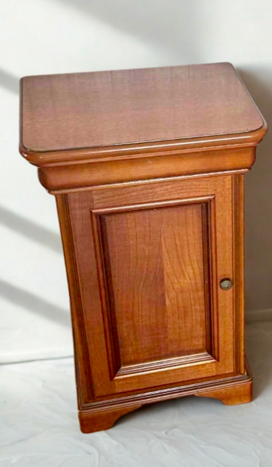 Pair of vintage bedside tables in cherry wood