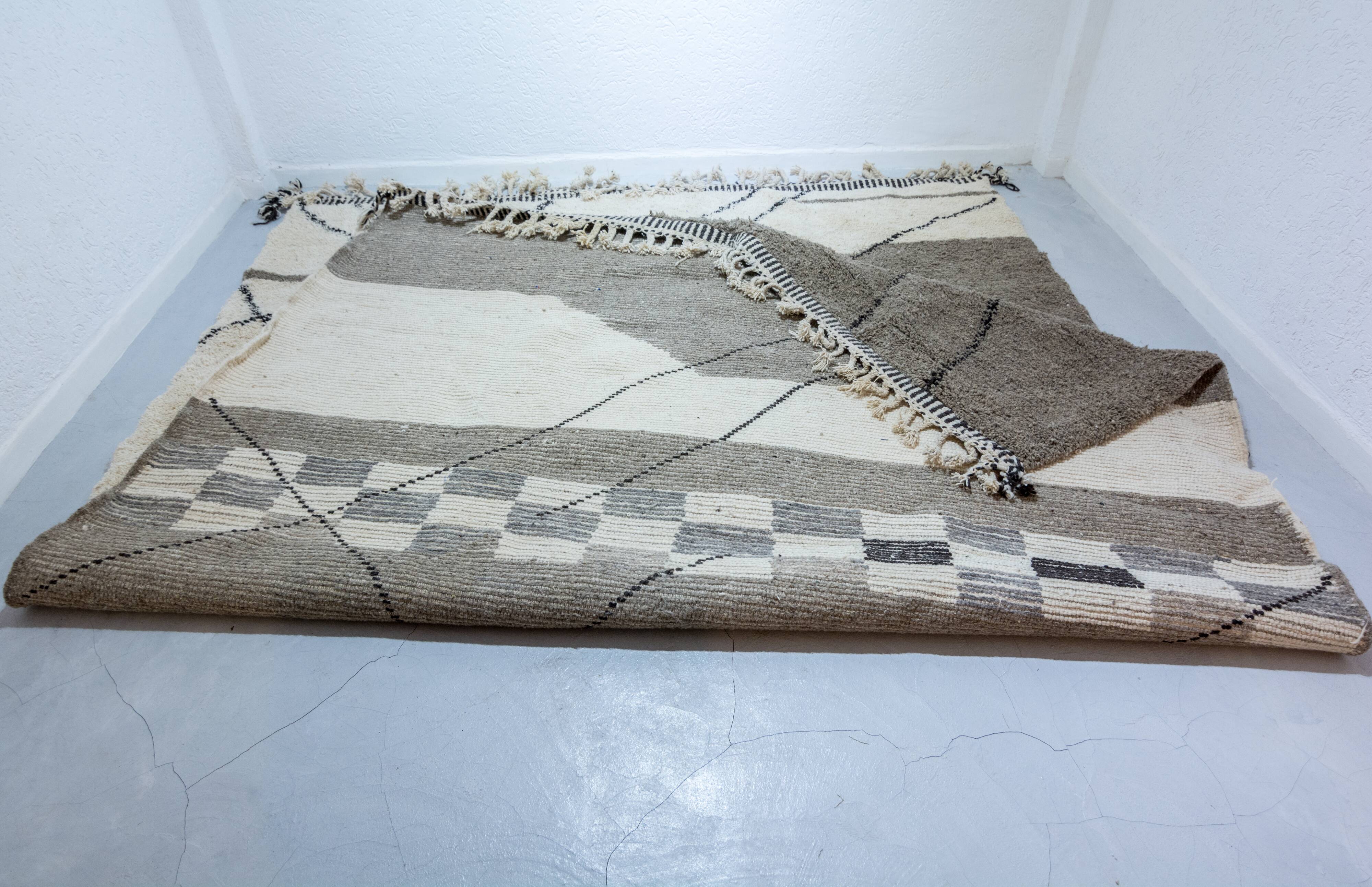 Carpet Beniourain authentic 340x225cm