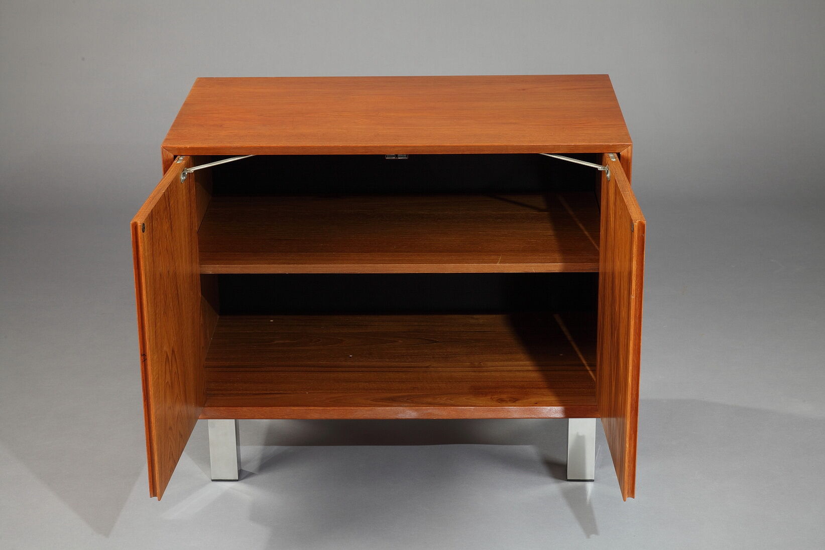 Danish low furniture in teak veneer with two leaves