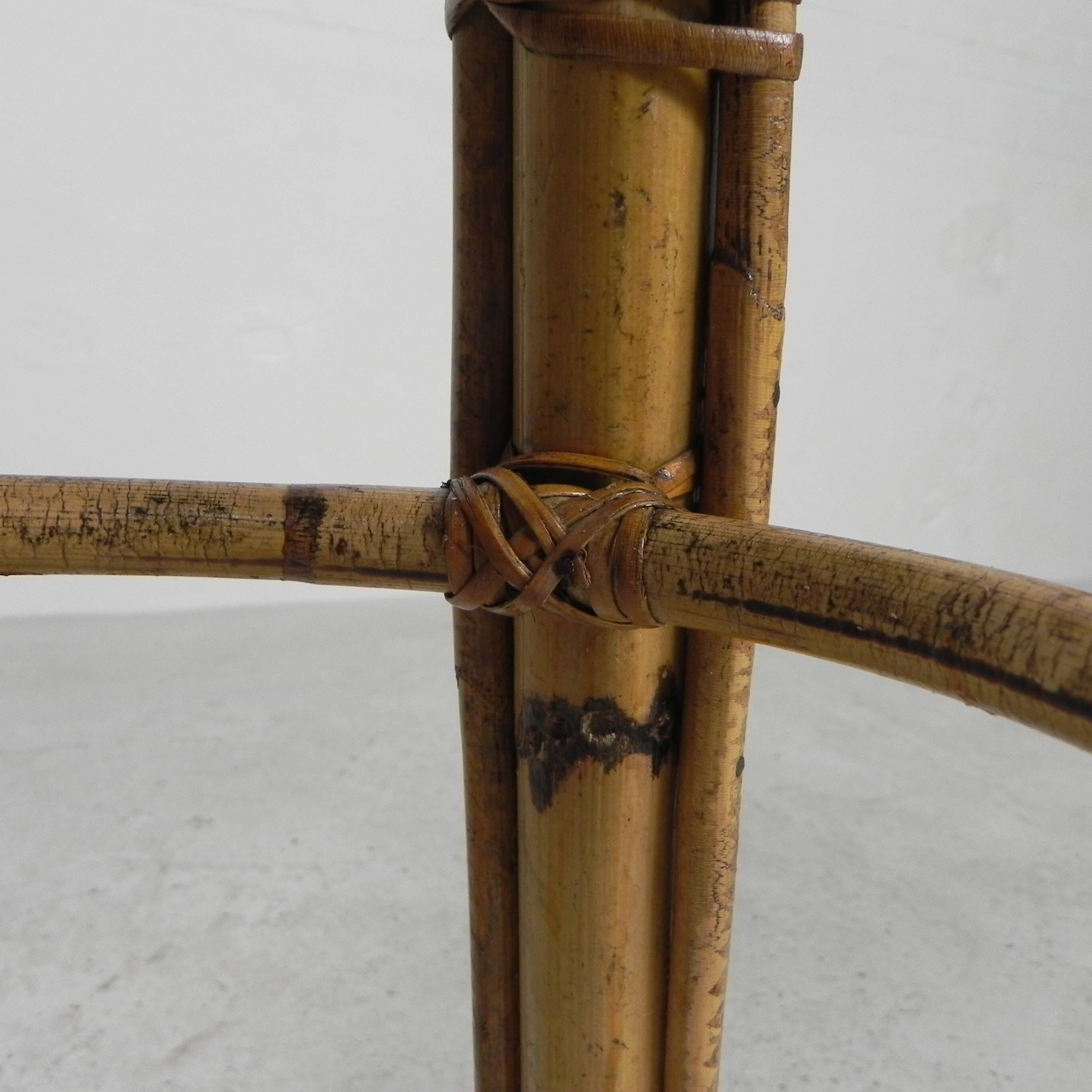 Tabouret de bar en bambou avec assise en simili-cuir imprimé vache, années 1950