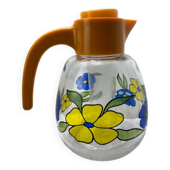 Refreshing glass carafe