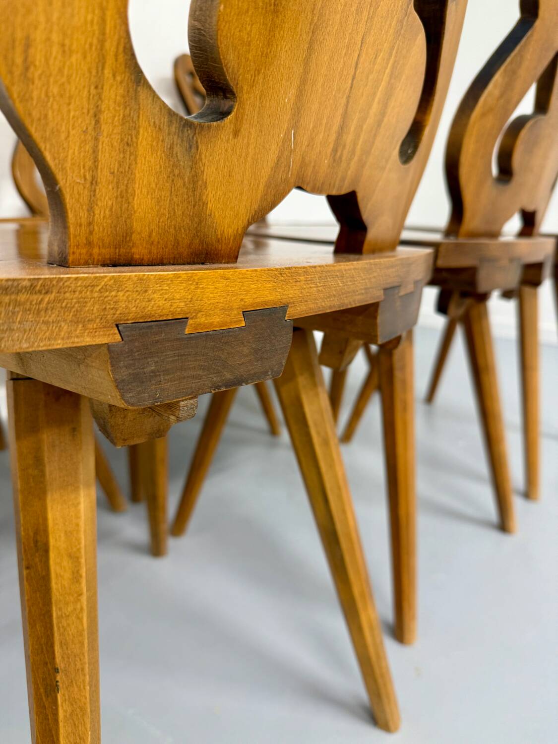 Set of 6 Alsatian double heart chairs in solid oak, early 20th century