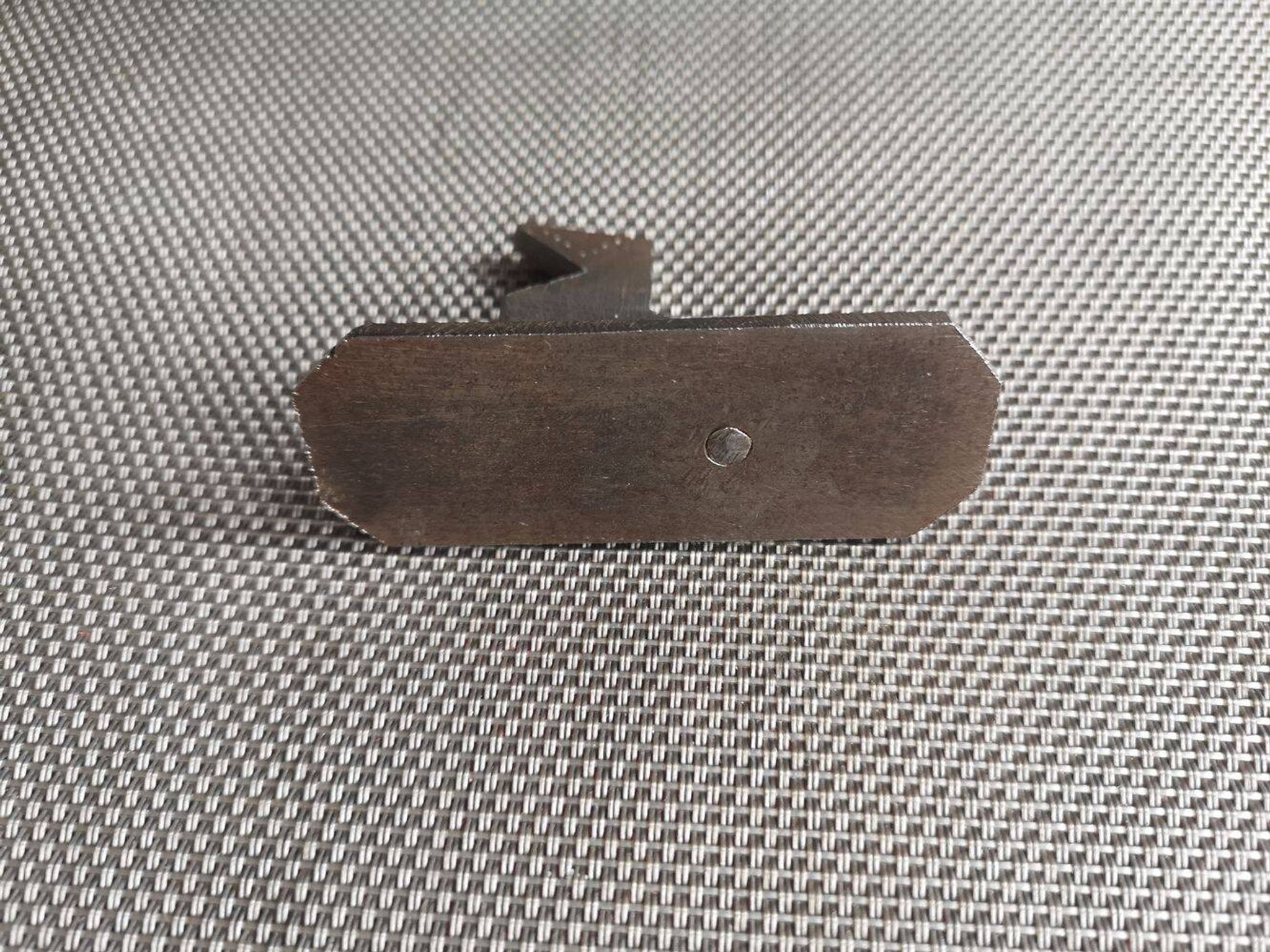 Figurine métallique cocotte art populaire - Années 1950