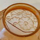 Vase boule en verre depoli rose, fleurs en relief, art deco