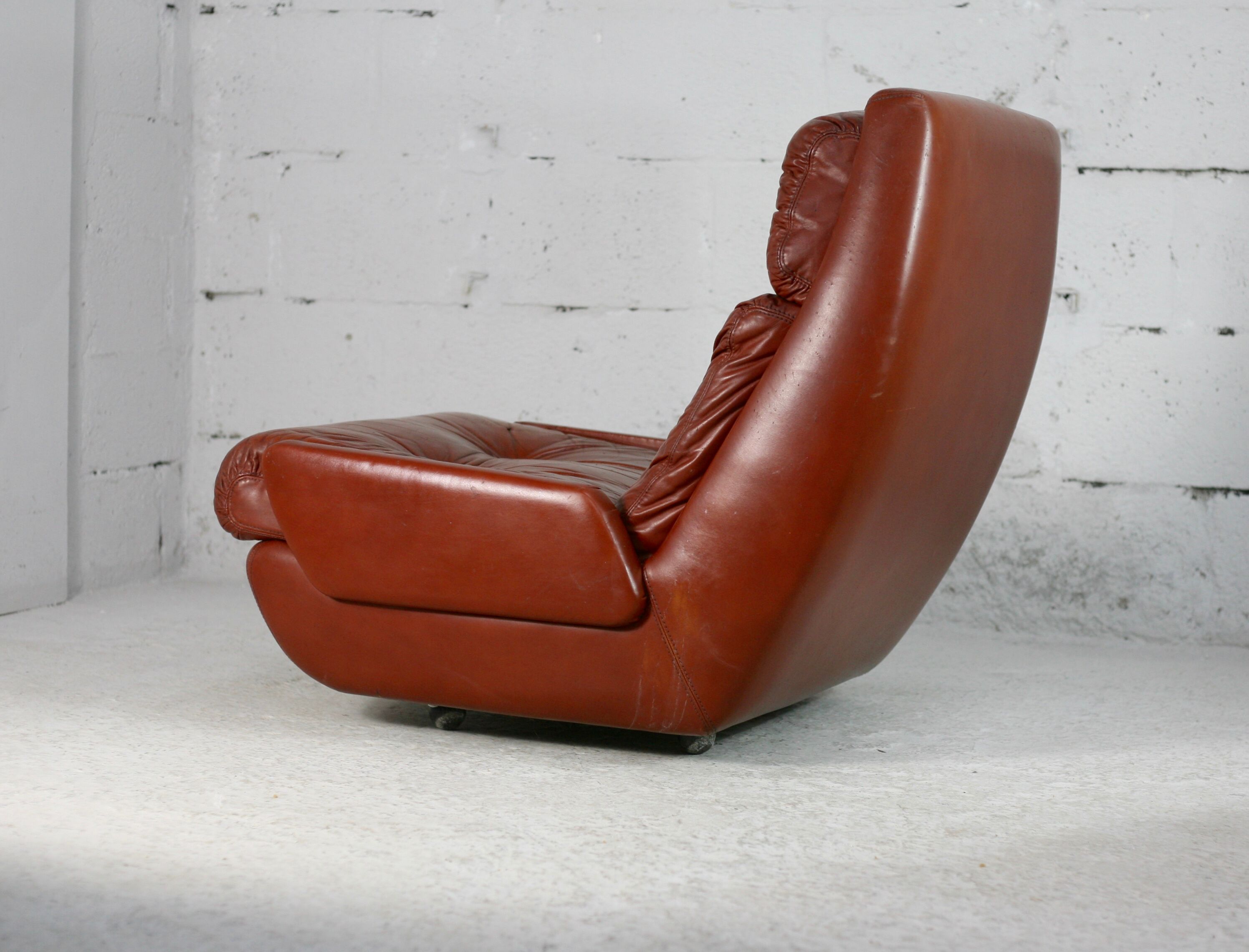 Easy chair "space age". Jean Prévost, France, leather, circa 1970