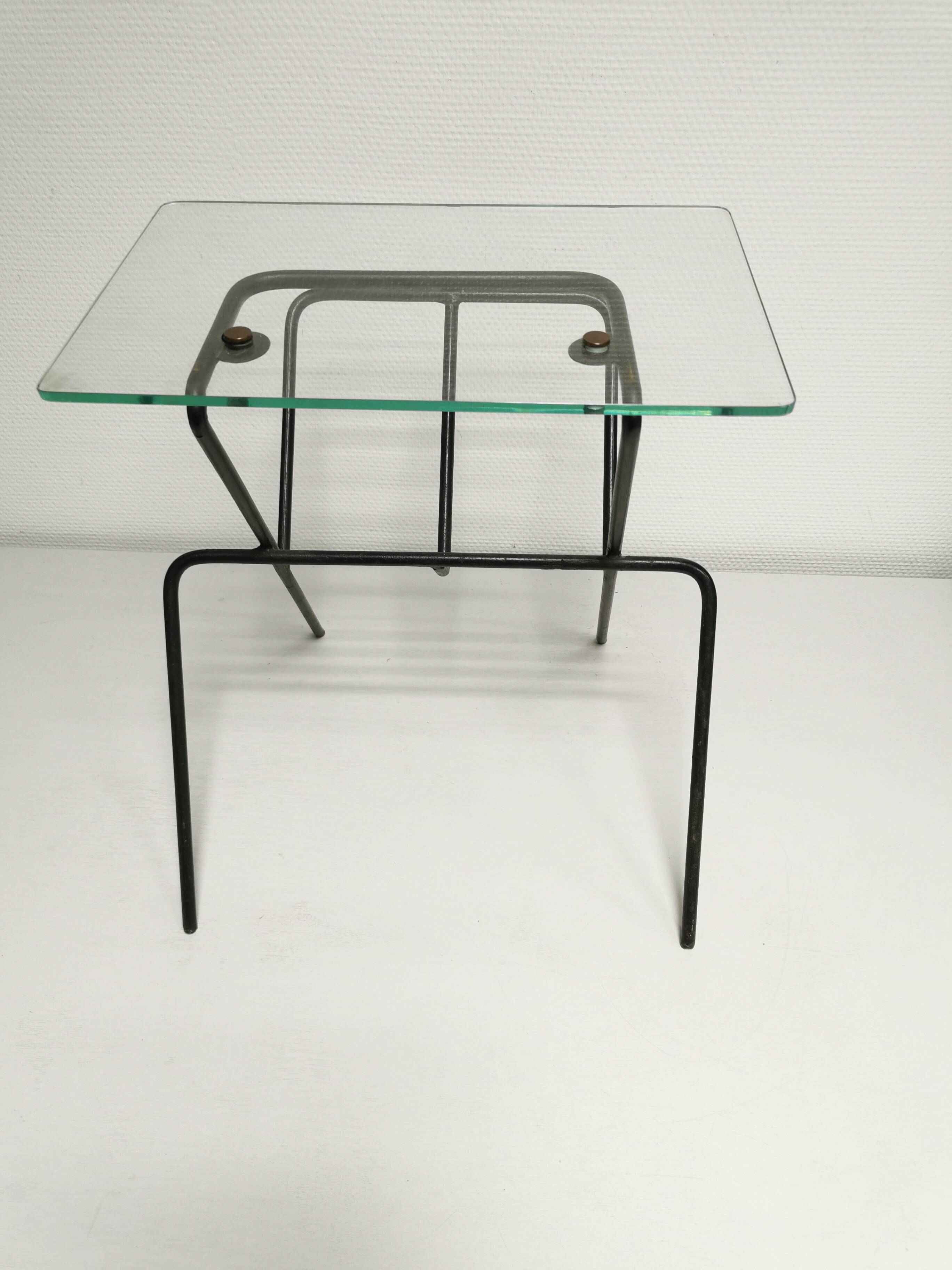 Side table / pedestal table magazine holder. 50's vintage design