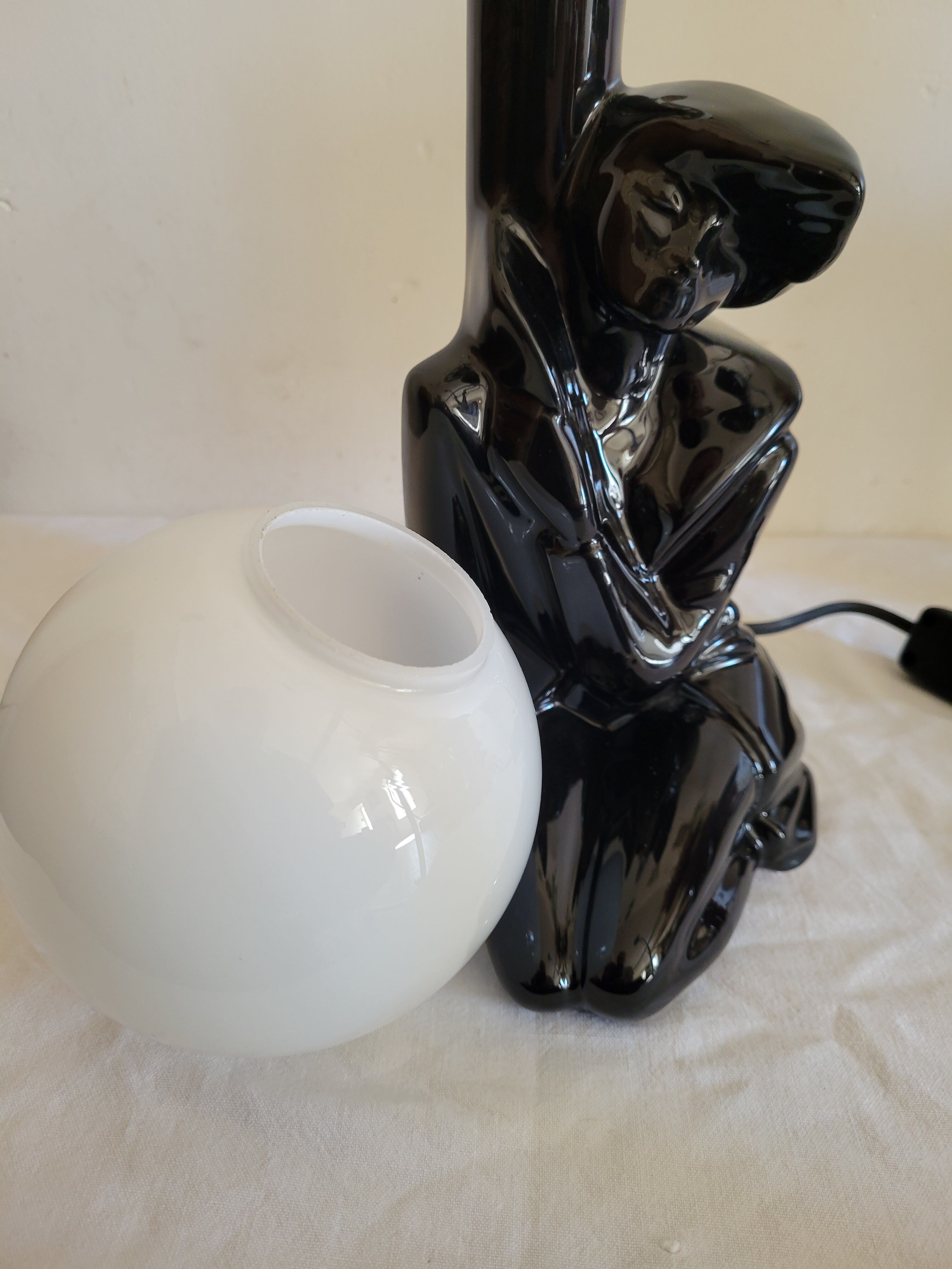 Black ceramic and opaline lamp