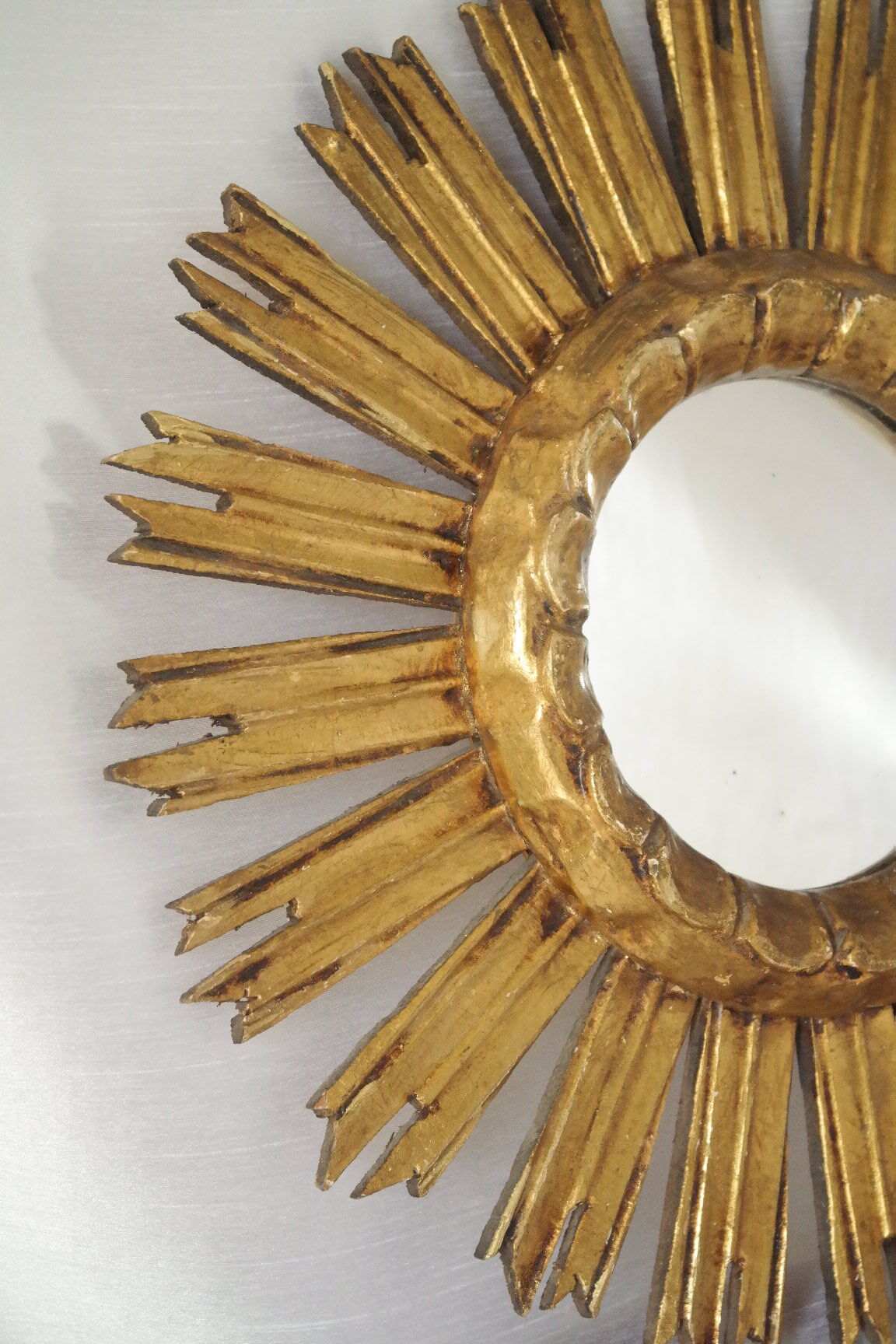 Vintage sun mirror in wood and gold resin 43 cm