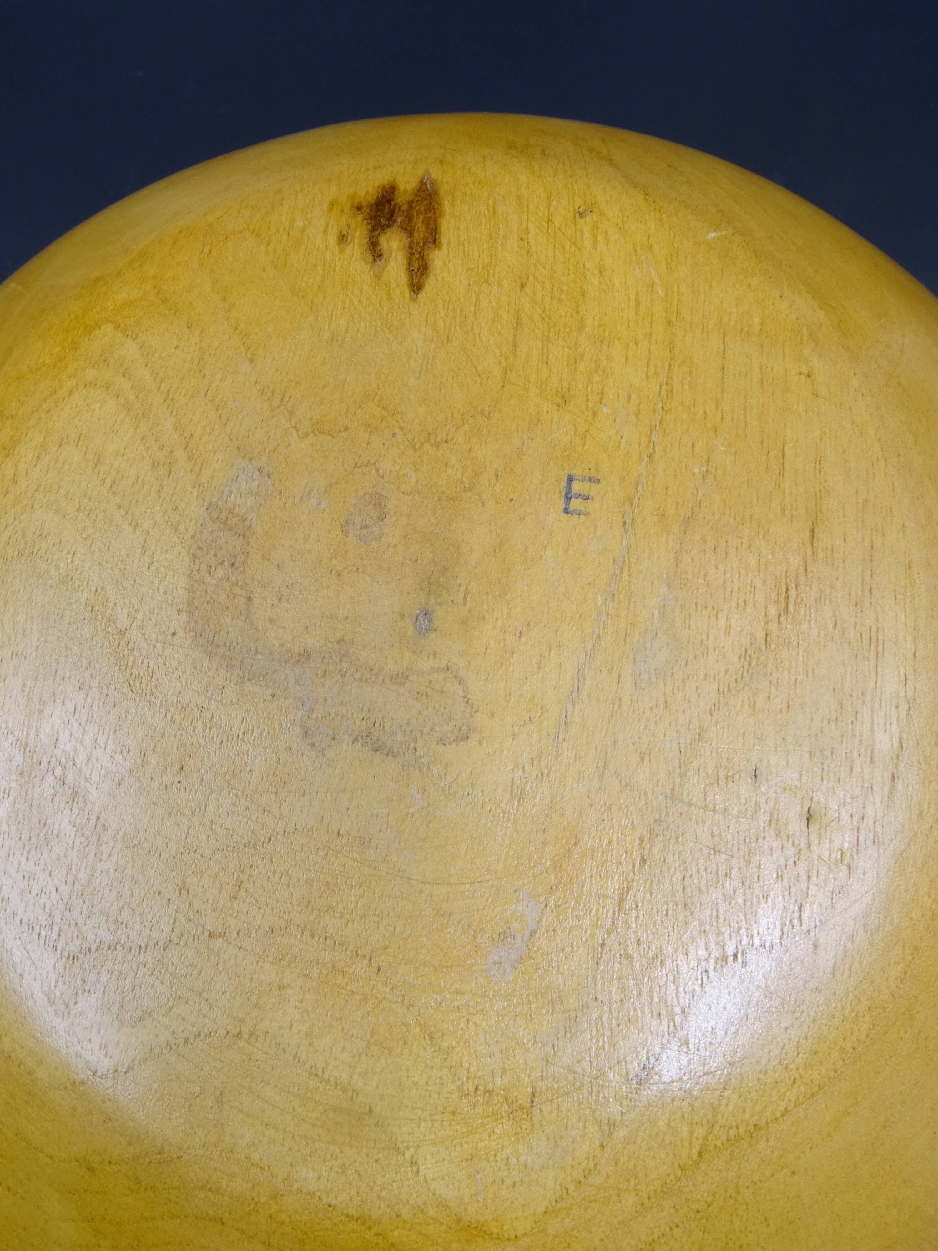 Wooden dish signed E - Circa 1960-1970