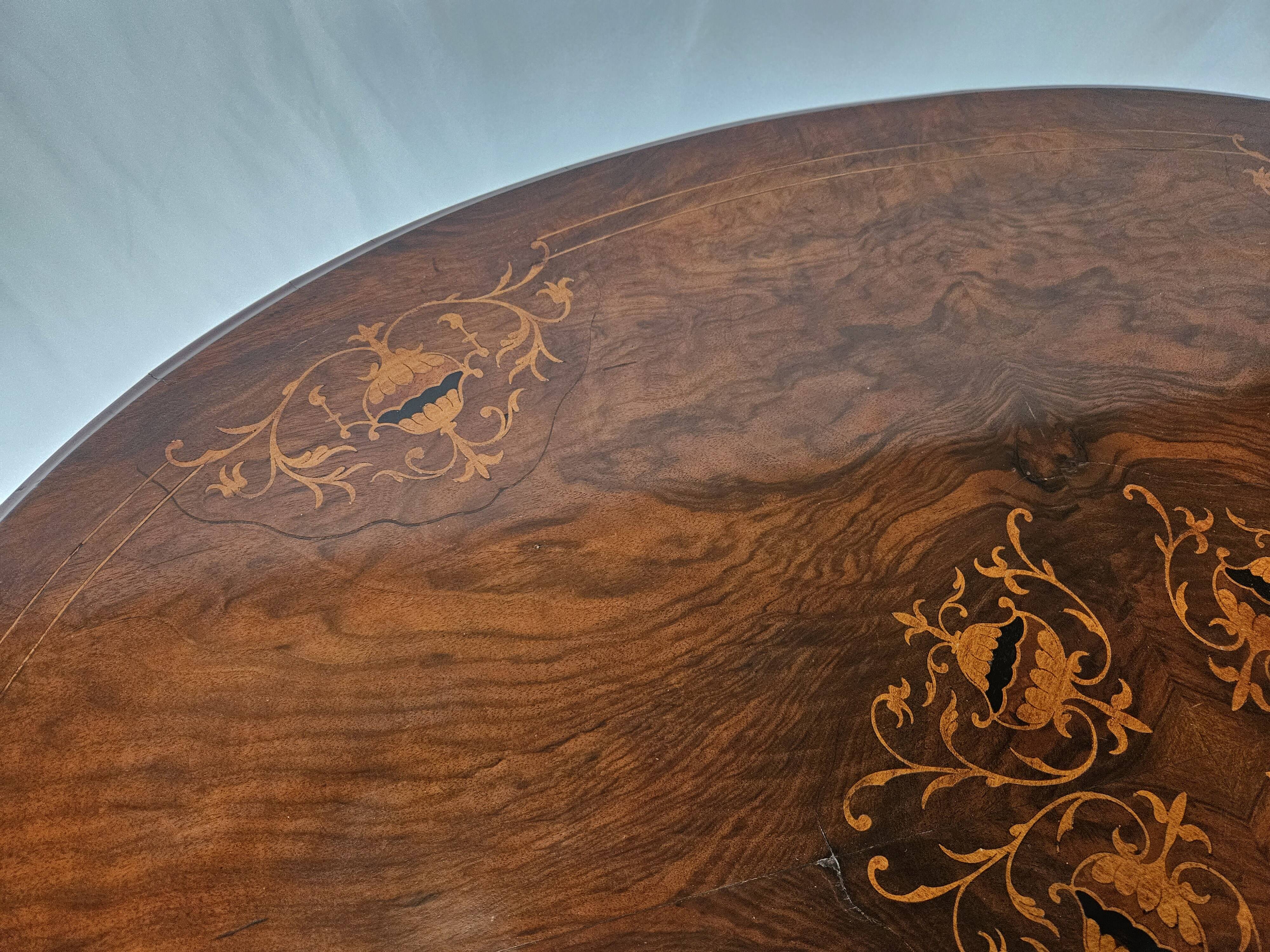 Coffee table in walnut with maple inlays and wheels