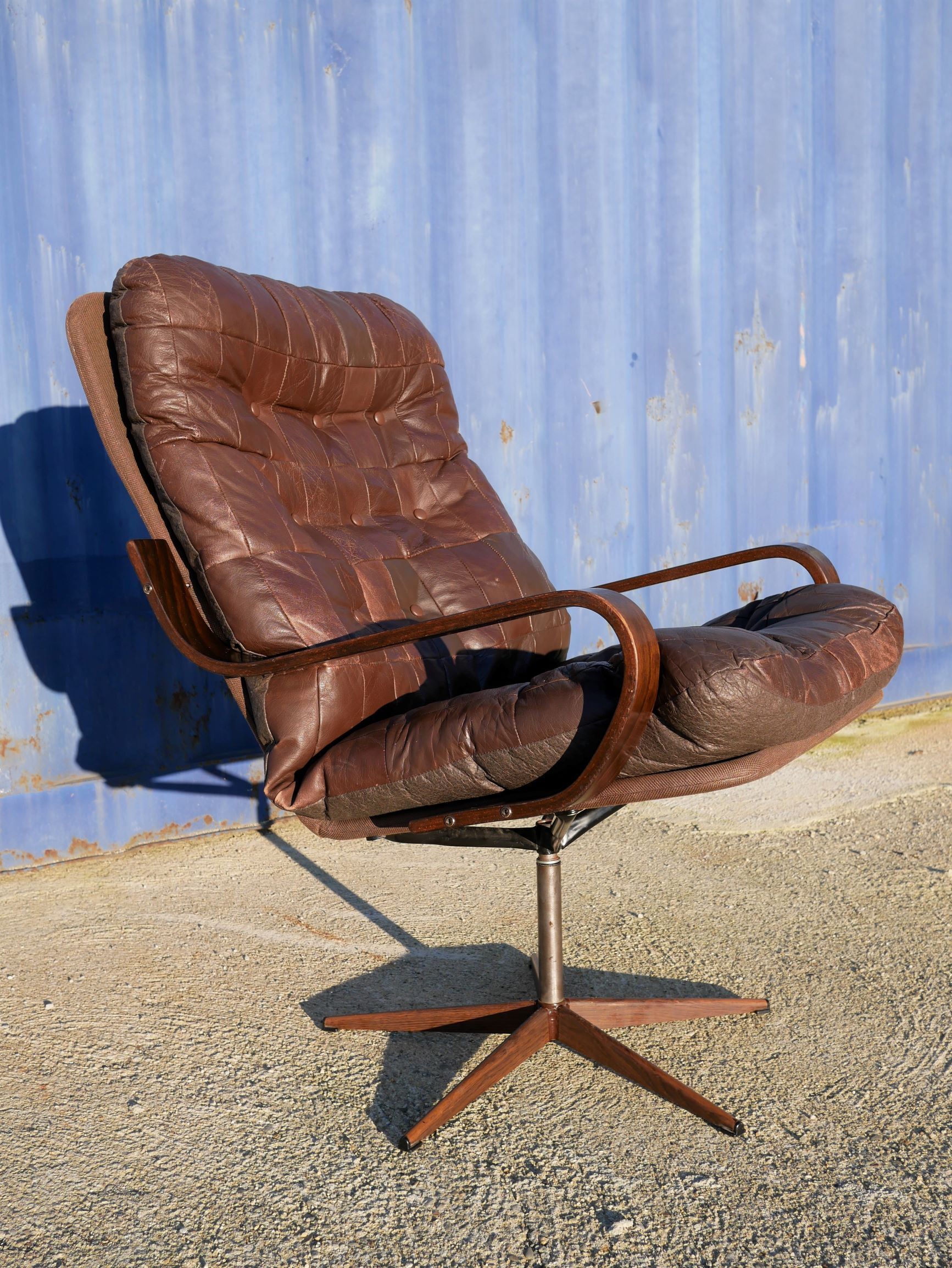 Armchair swivel vintage leather, wood and metal