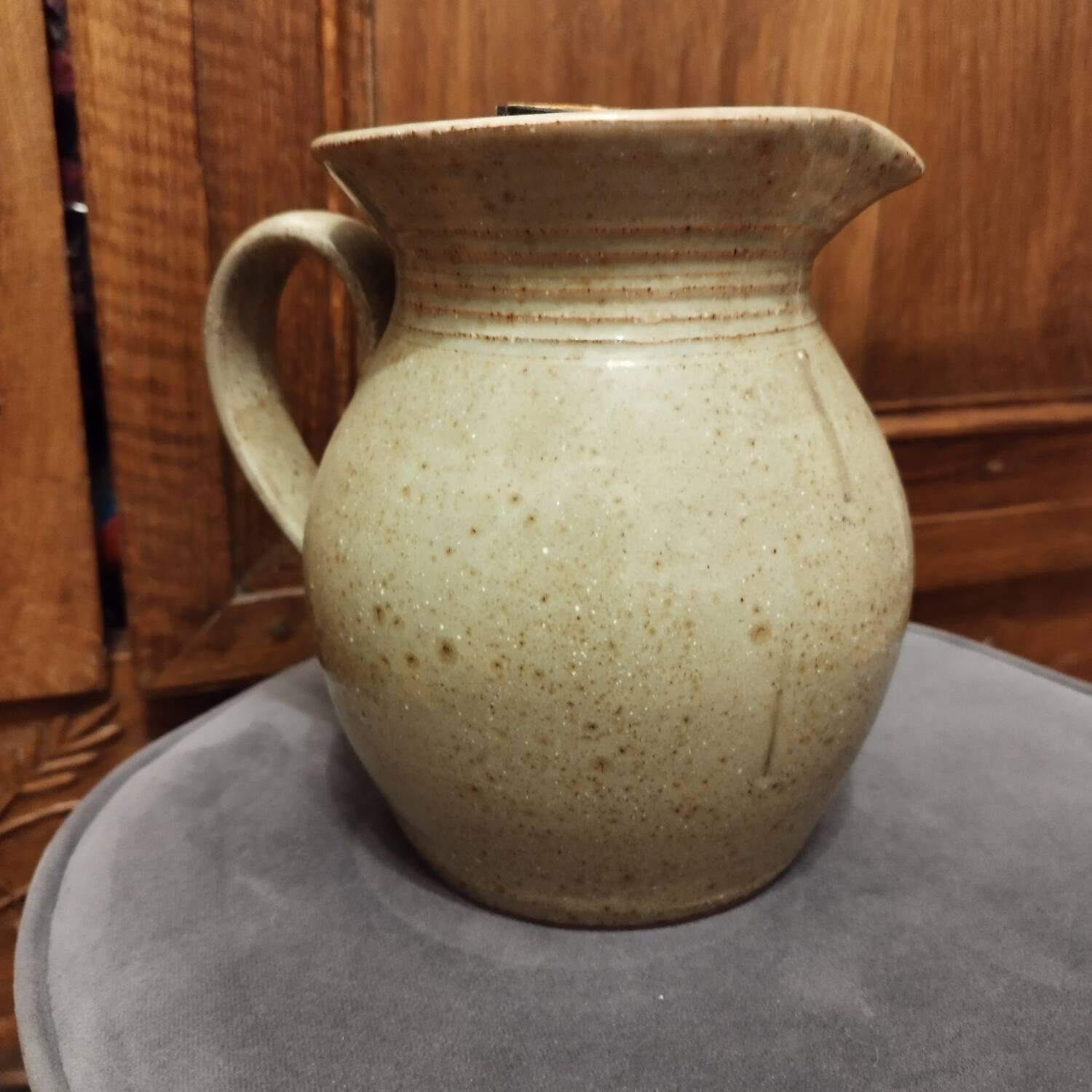 Pichet beige Vallauris fait main