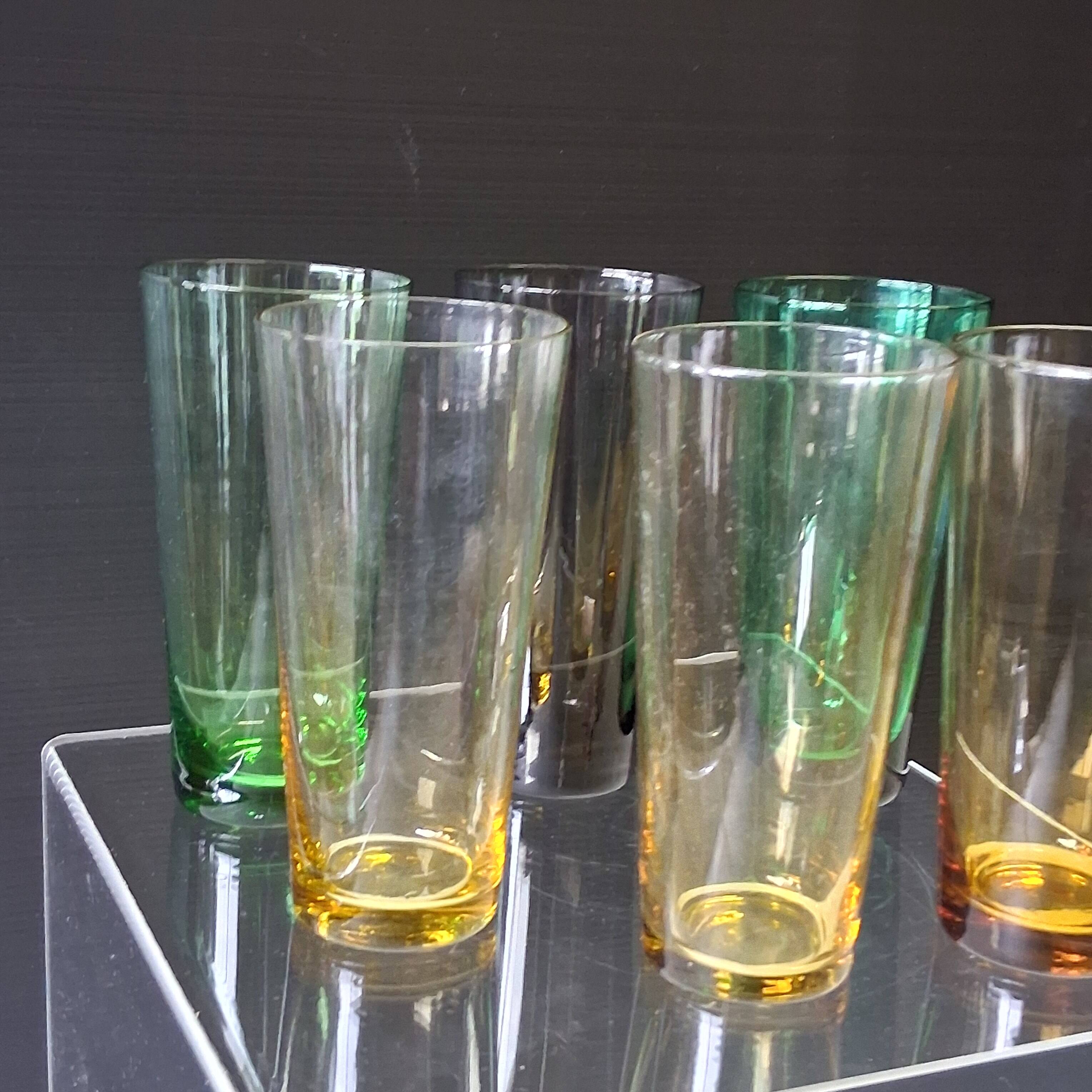 Set of 6 coloured vintage juice glasses in very good condition.